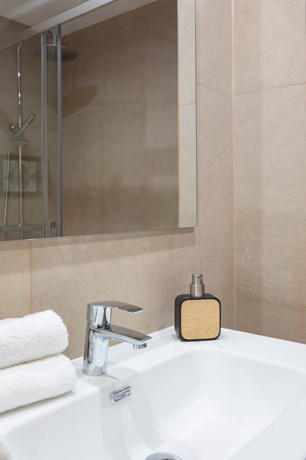 Apartamento Coqueto Apartamento, Con Piscina, Centrico Y Garaje Vigo