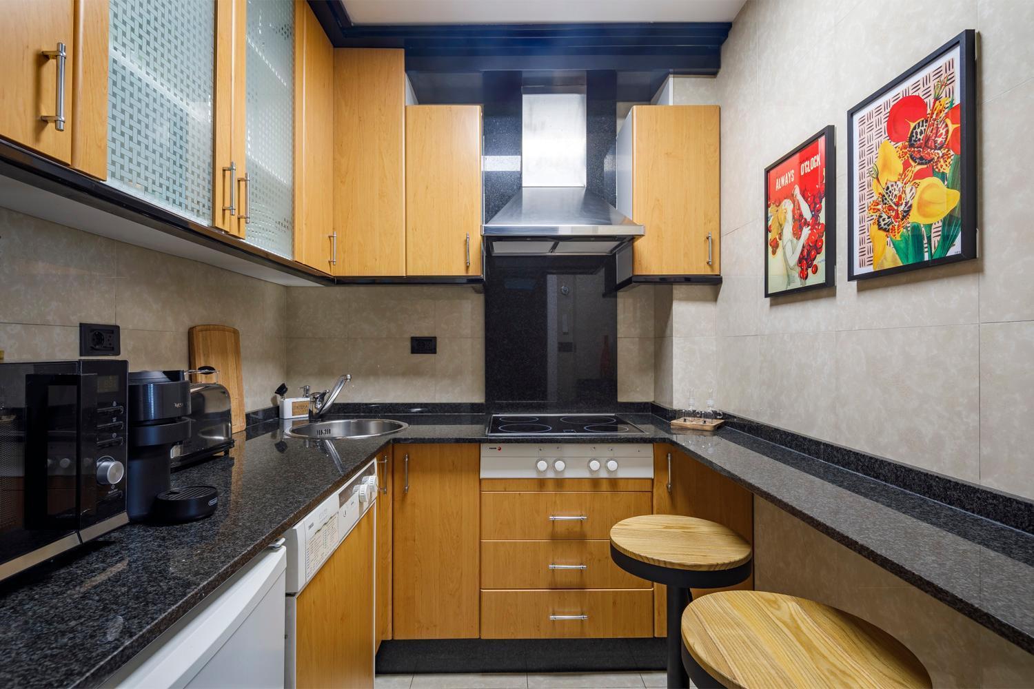 Coqueto Apartamento, Con Piscina, Centrico Y Garaje *