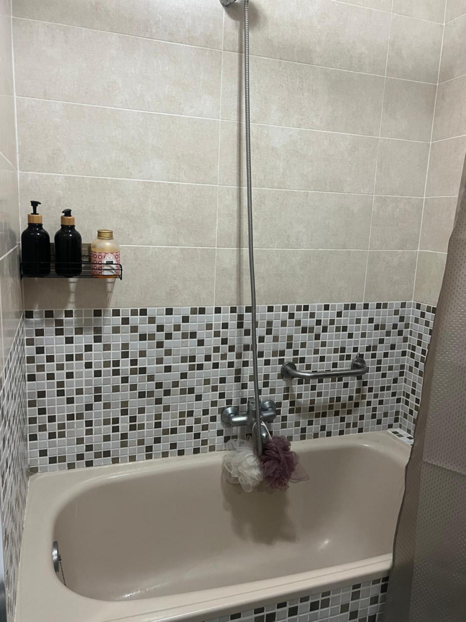 Privada En Vigo, Cerca Del Parque Castrelos, A 5min De La Playa, Compartido Habitación en casa particular Vigo