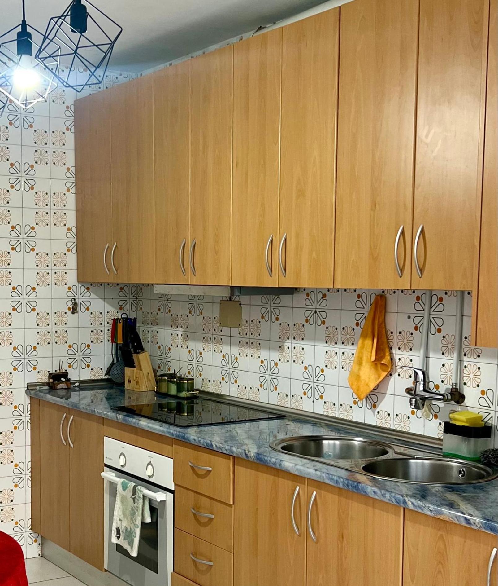 Privada En Vigo, Cerca Del Parque Castrelos, A 5min De La Playa, Compartido Habitación en casa particular *