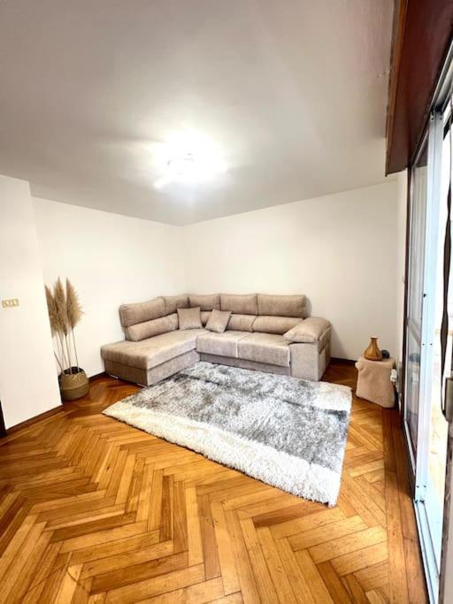 Privada En Vigo, Cerca Del Parque Castrelos, A 5min De La Playa, Compartido Habitación en casa particular
