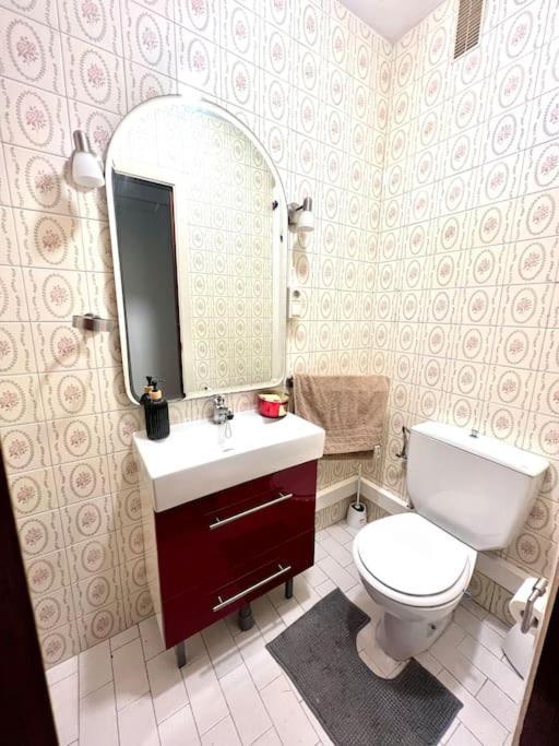 Privada En Vigo, Cerca Del Parque Castrelos, A 5min De La Playa, Compartido Habitación en casa particular
