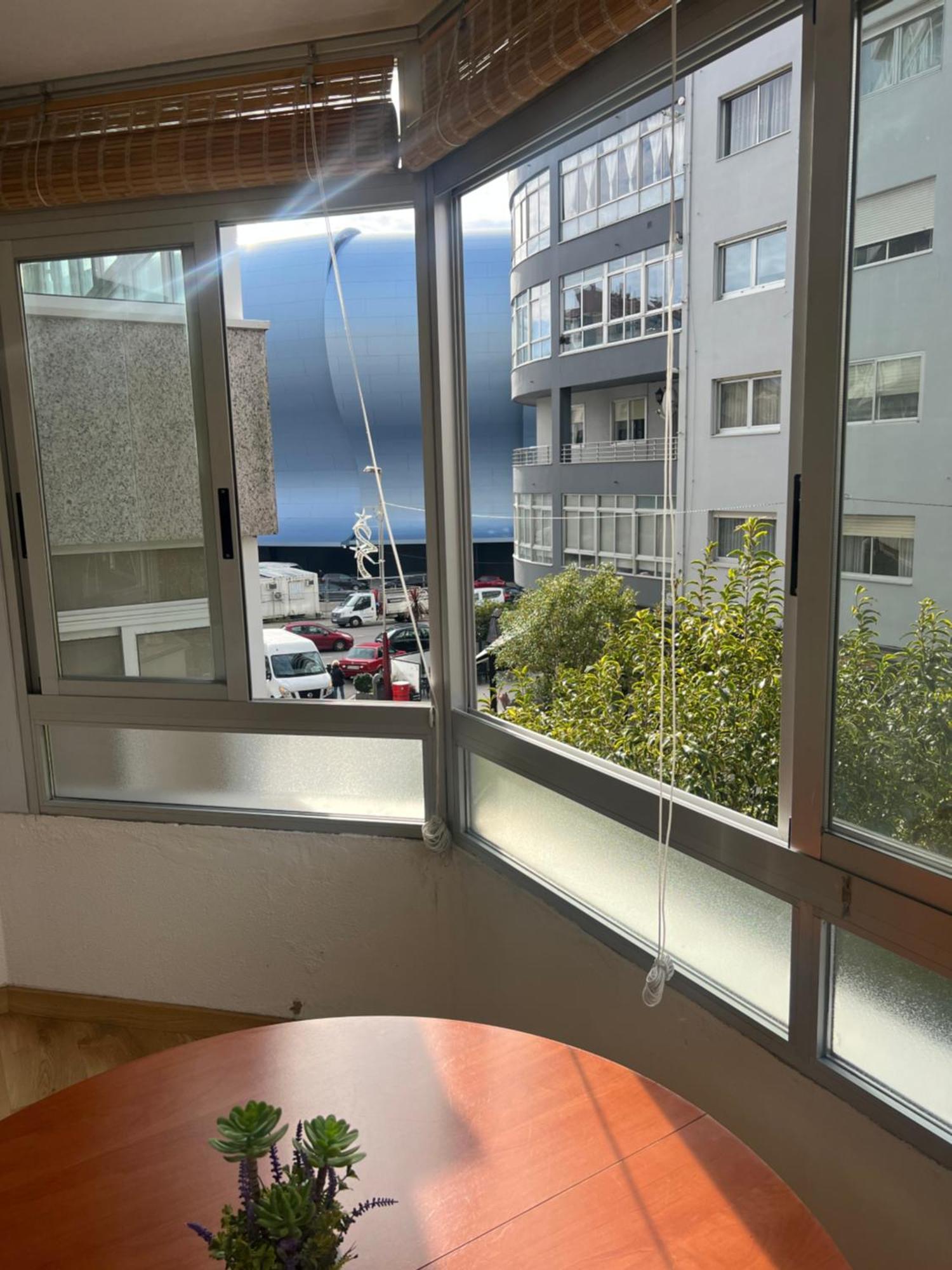 Privada En Vigo, Cerca Del Parque Castrelos, A 5min De La Playa, Compartido *