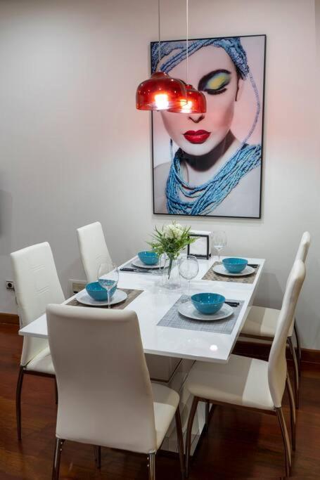 Apartment Precioso Estudio -centrico-garaje- Moderno-netflix *