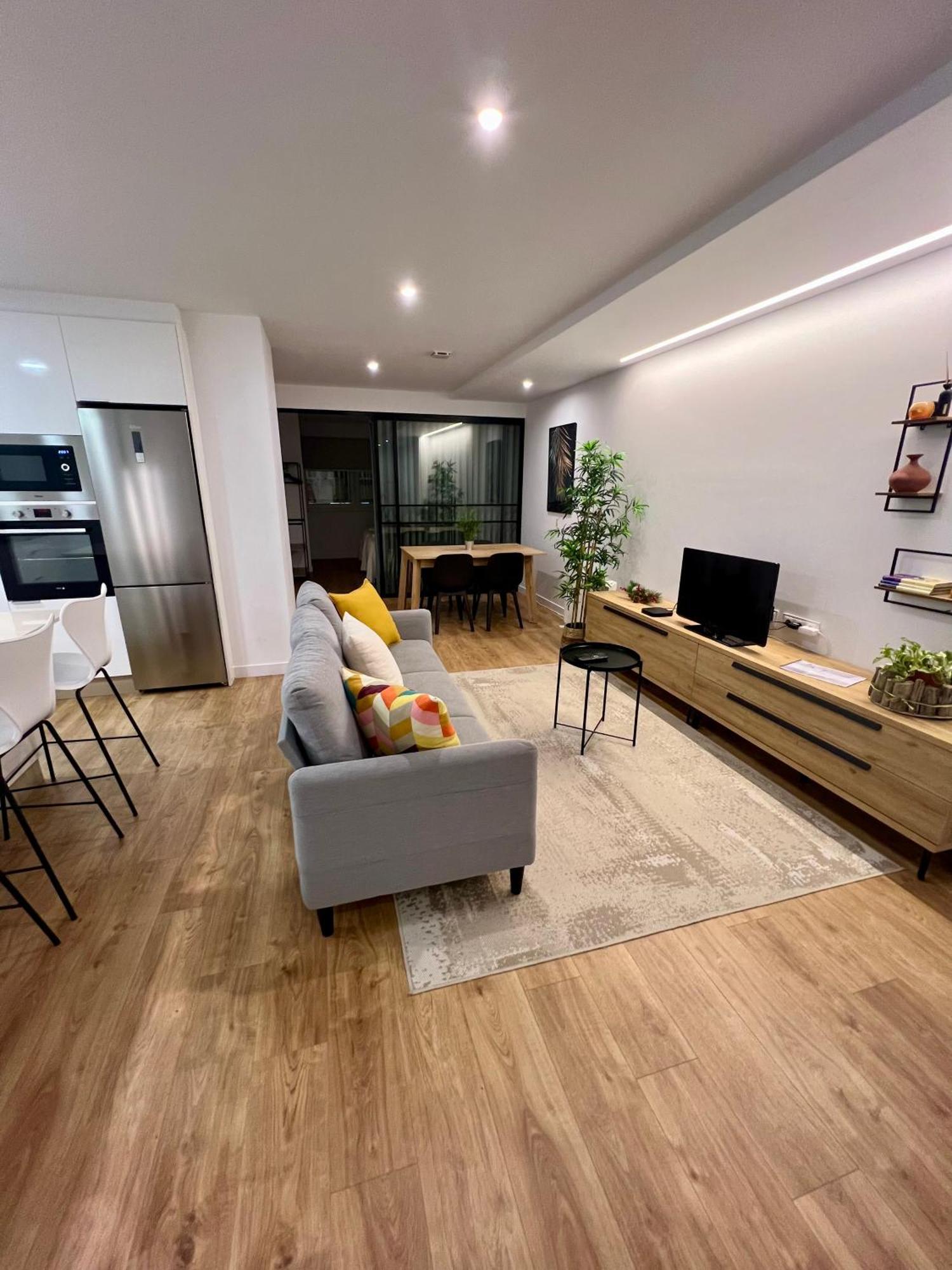 Piso Exclusivo En Céntrico, Negocios, Confort