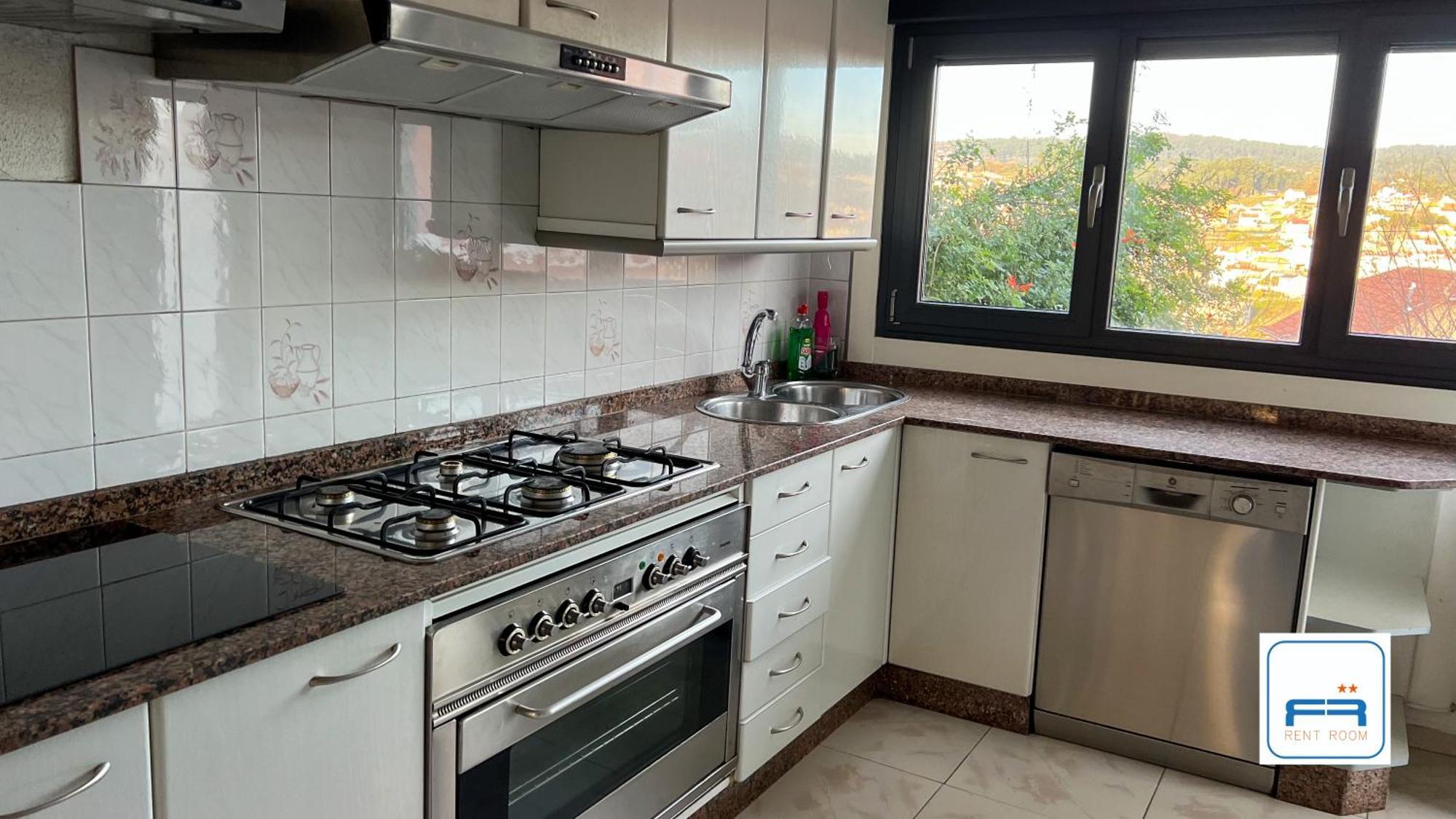Amplia Casa De 9 Hab, Cabral. Holiday home Vigo