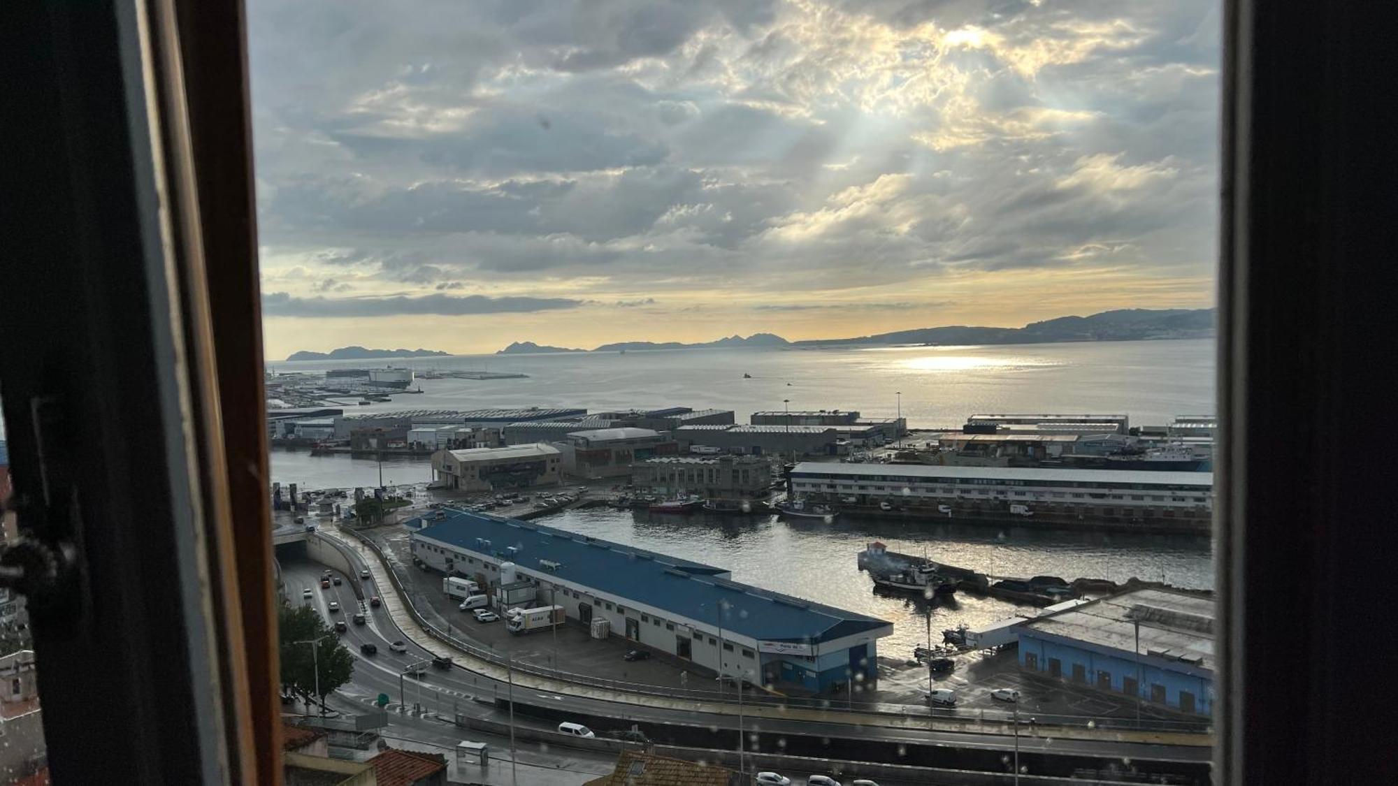 Balcony To The Bay * Vigo