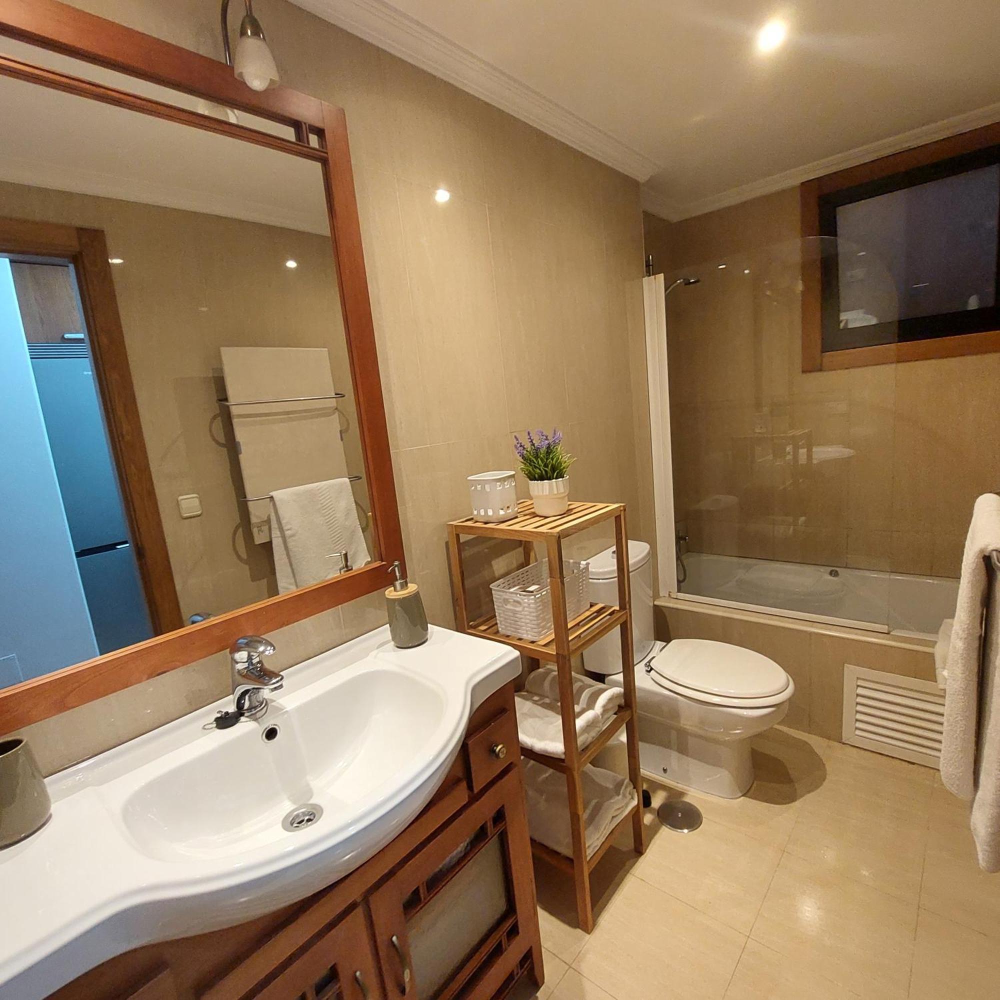 Estudio Centrico Con Garaje Y Vistas Al Mar. Vigo