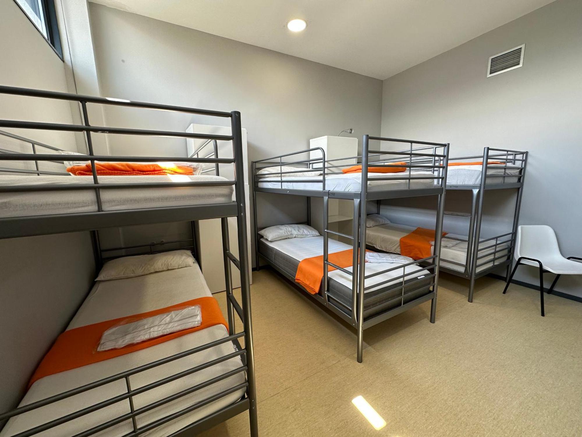 Beds & Hostal *