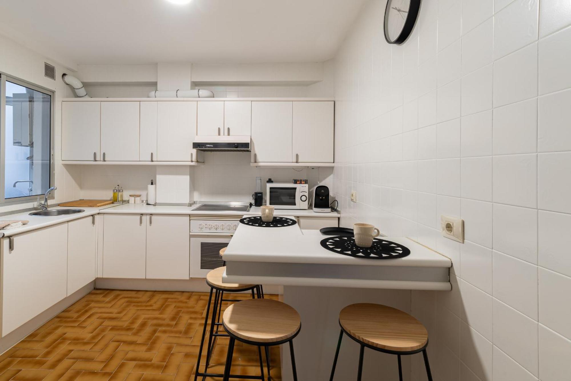 Amplia Vivienda Con Garaje *