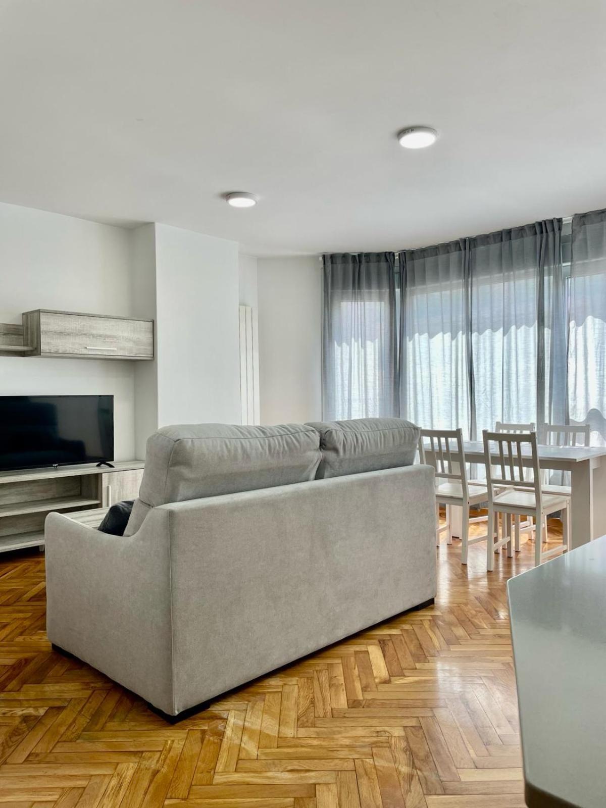 Cíes García Barbón 73 - Flats With Services Apartahotel