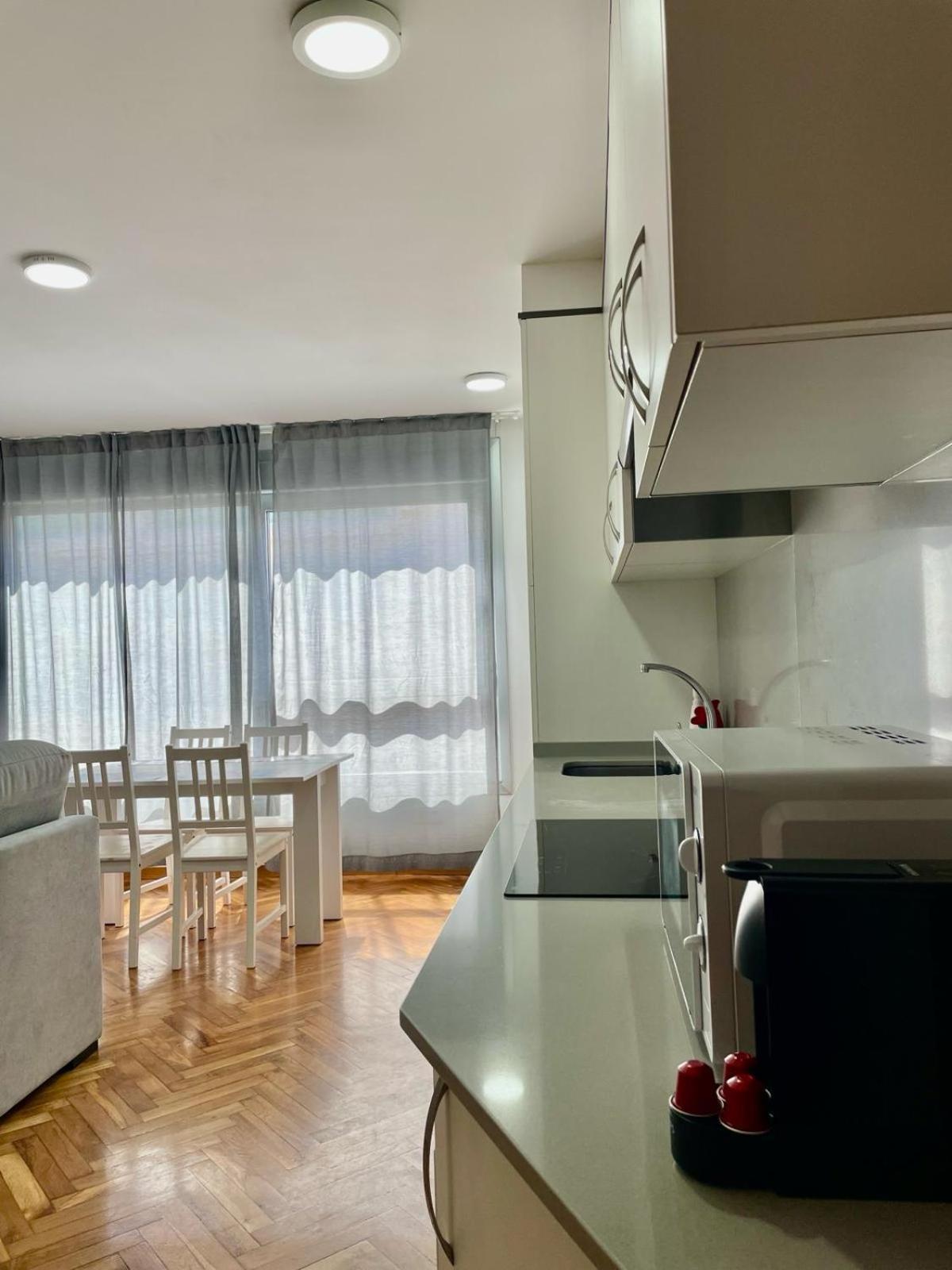 Cíes García Barbón 73 - Flats With Services