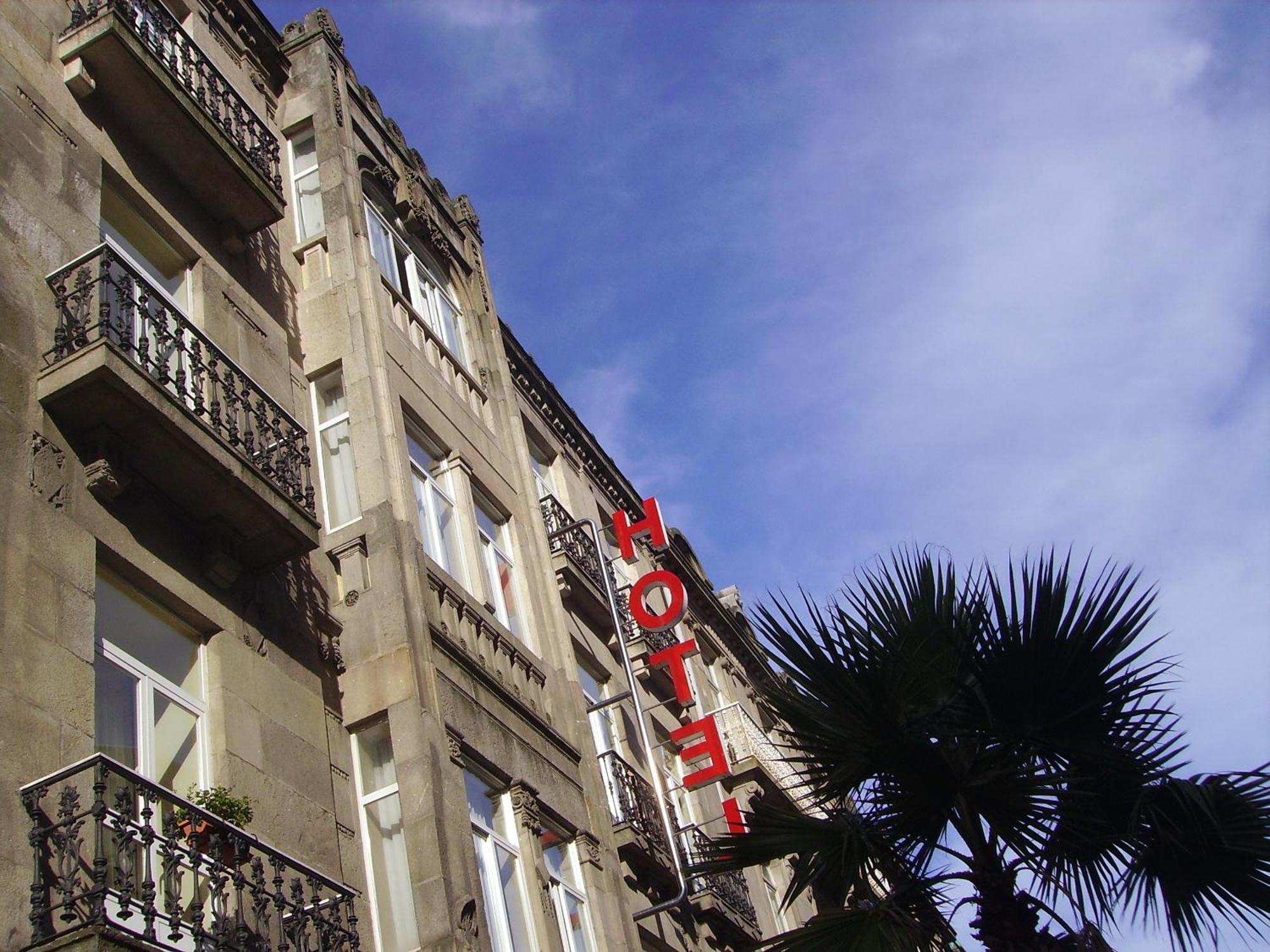 Hotel Compostela 2*