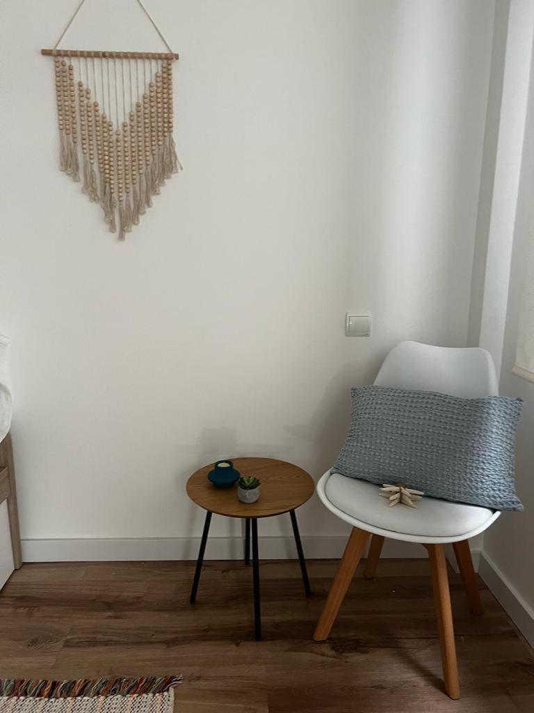 Apartamento Gris Con Garaje