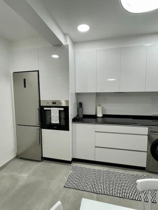 Apartamento Gris Con Garaje