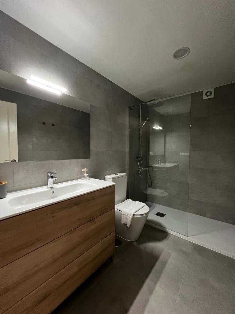 Apartamento Gris Con Garaje