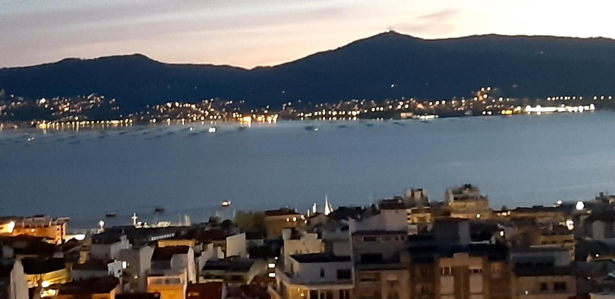 Vistas A La Ria Y Garaje En El Castro, Centro
