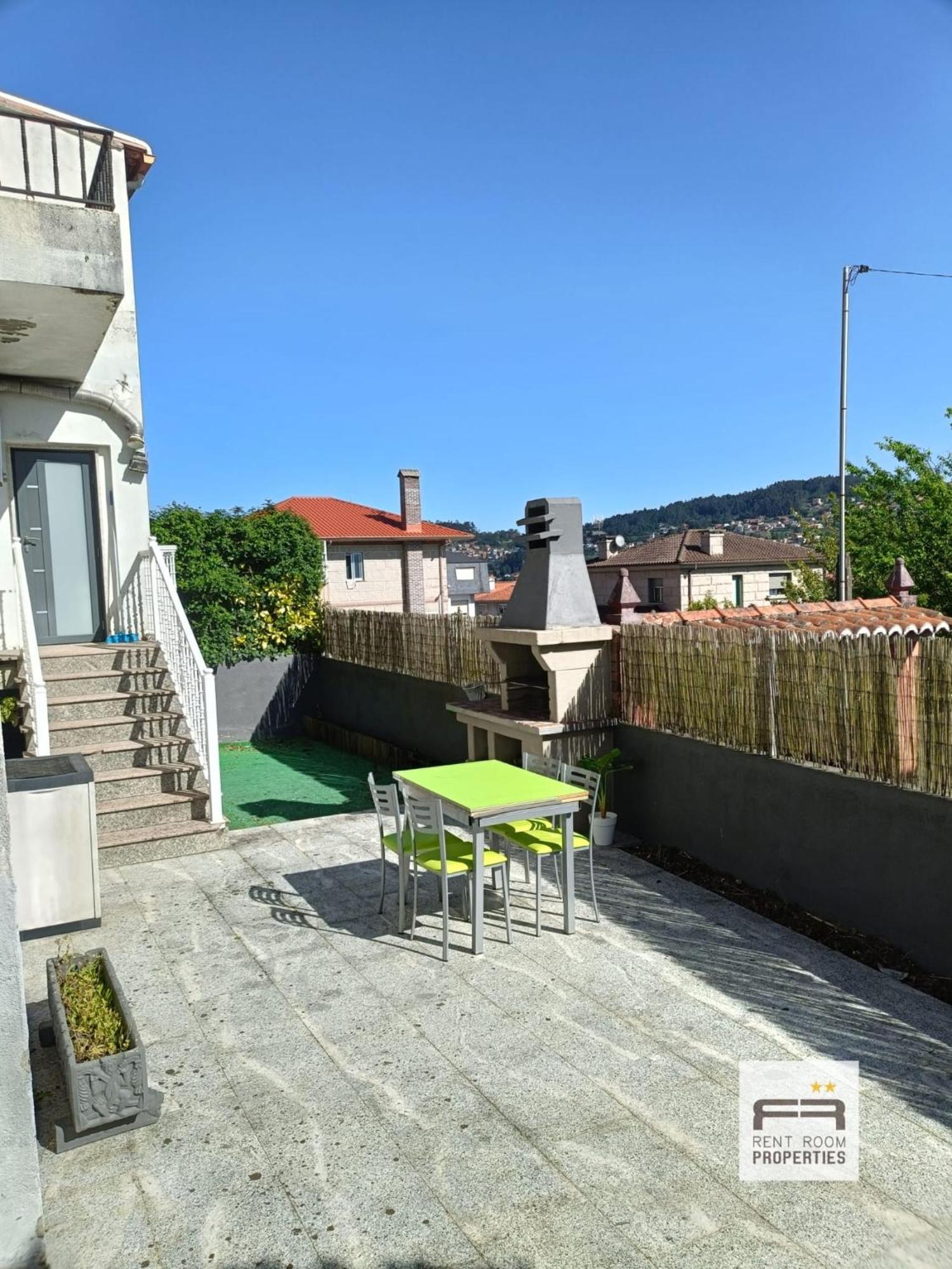 Amplia Casa De 9 Hab, Cabral. * Vigo