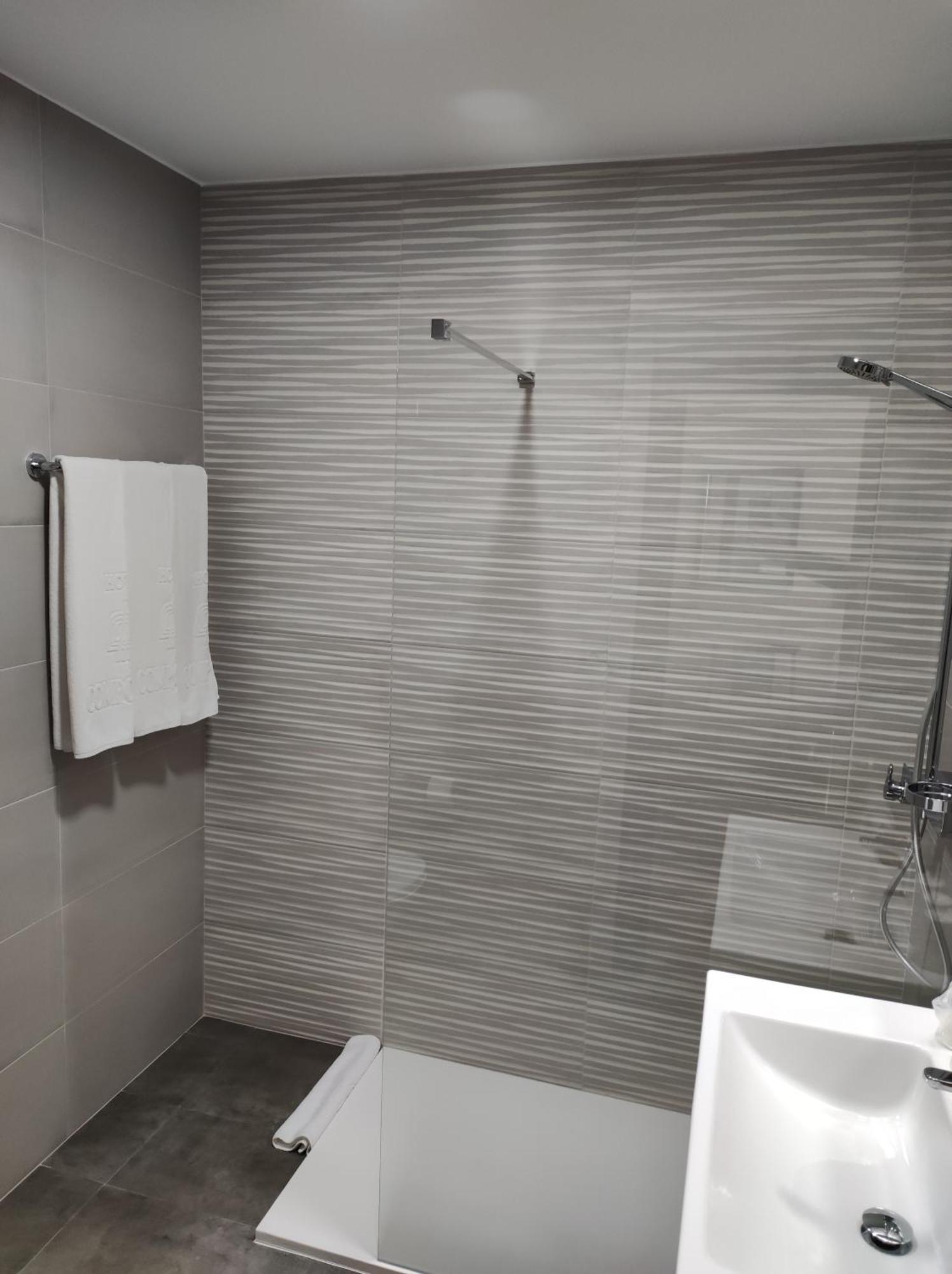 Hotel Compostela 2*