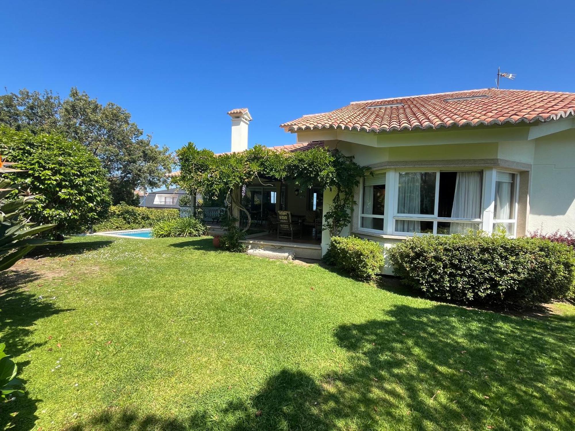 Exclusiva Casa Con Piscina En La Mejor Zona De Vigo