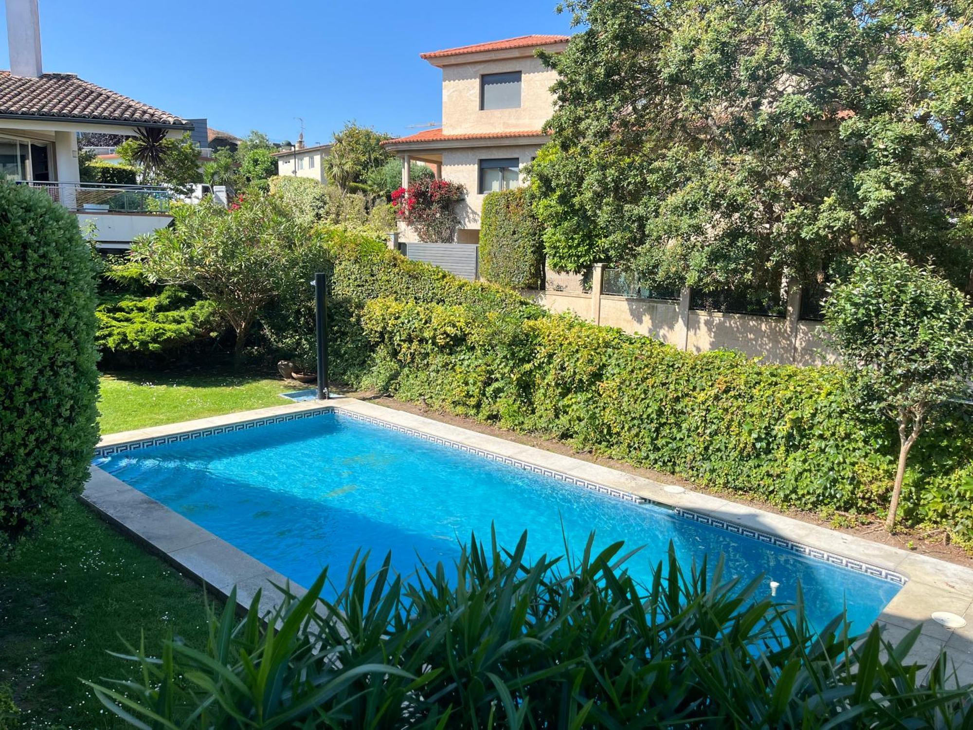 Exclusiva Casa Con Piscina En La Mejor Zona De * Vigo