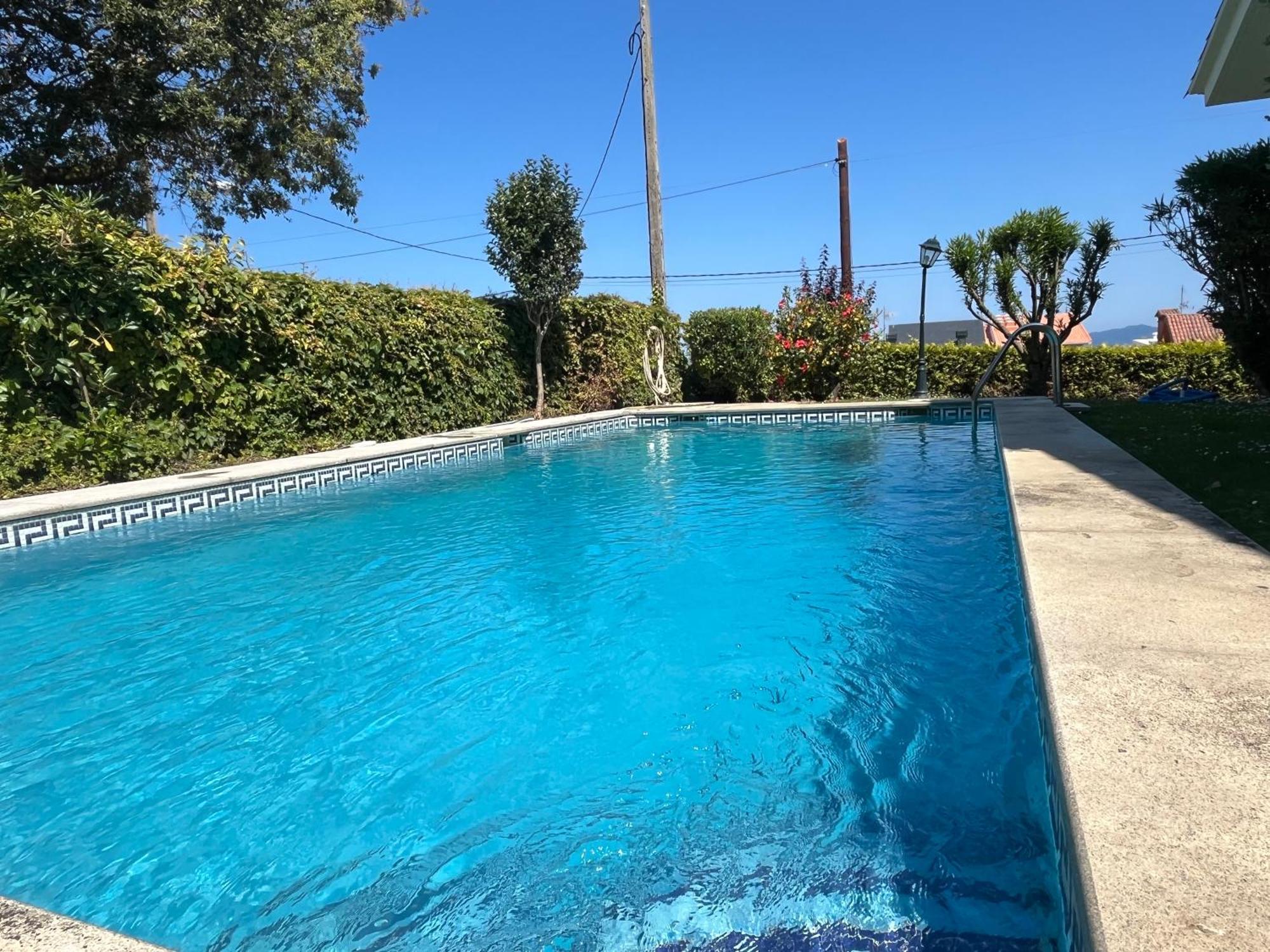 Exclusiva Casa Con Piscina En La Mejor Zona De Сasa de vacaciones