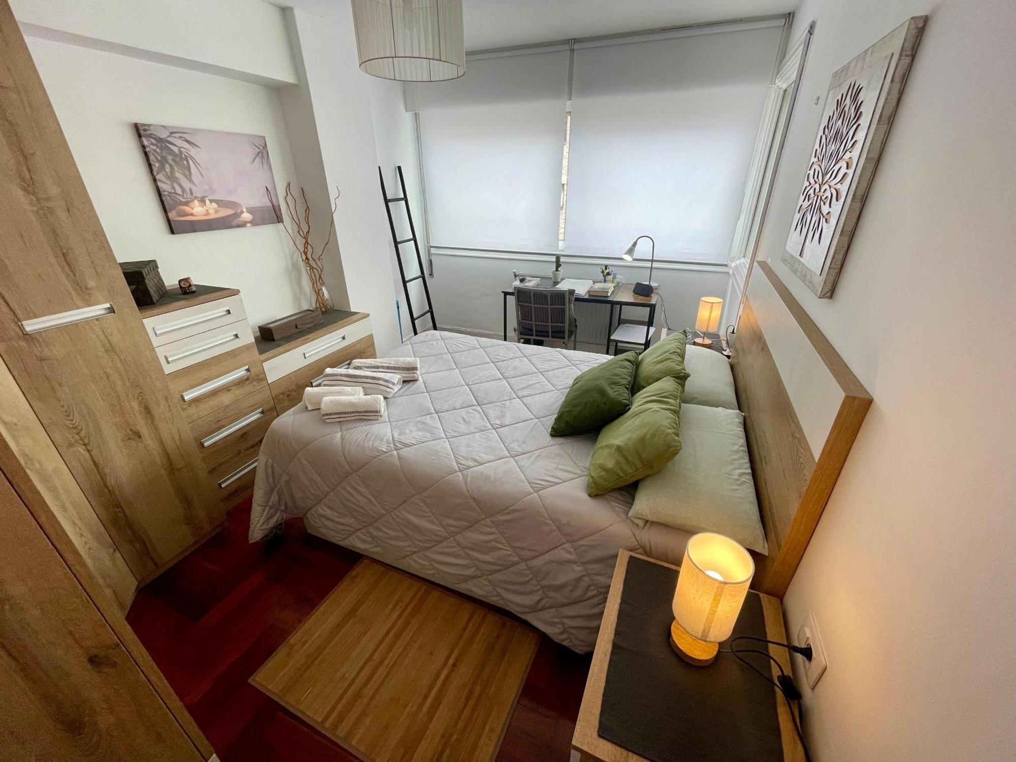Piso Centrico, Garaje Incluido,zona Vialia * Vigo