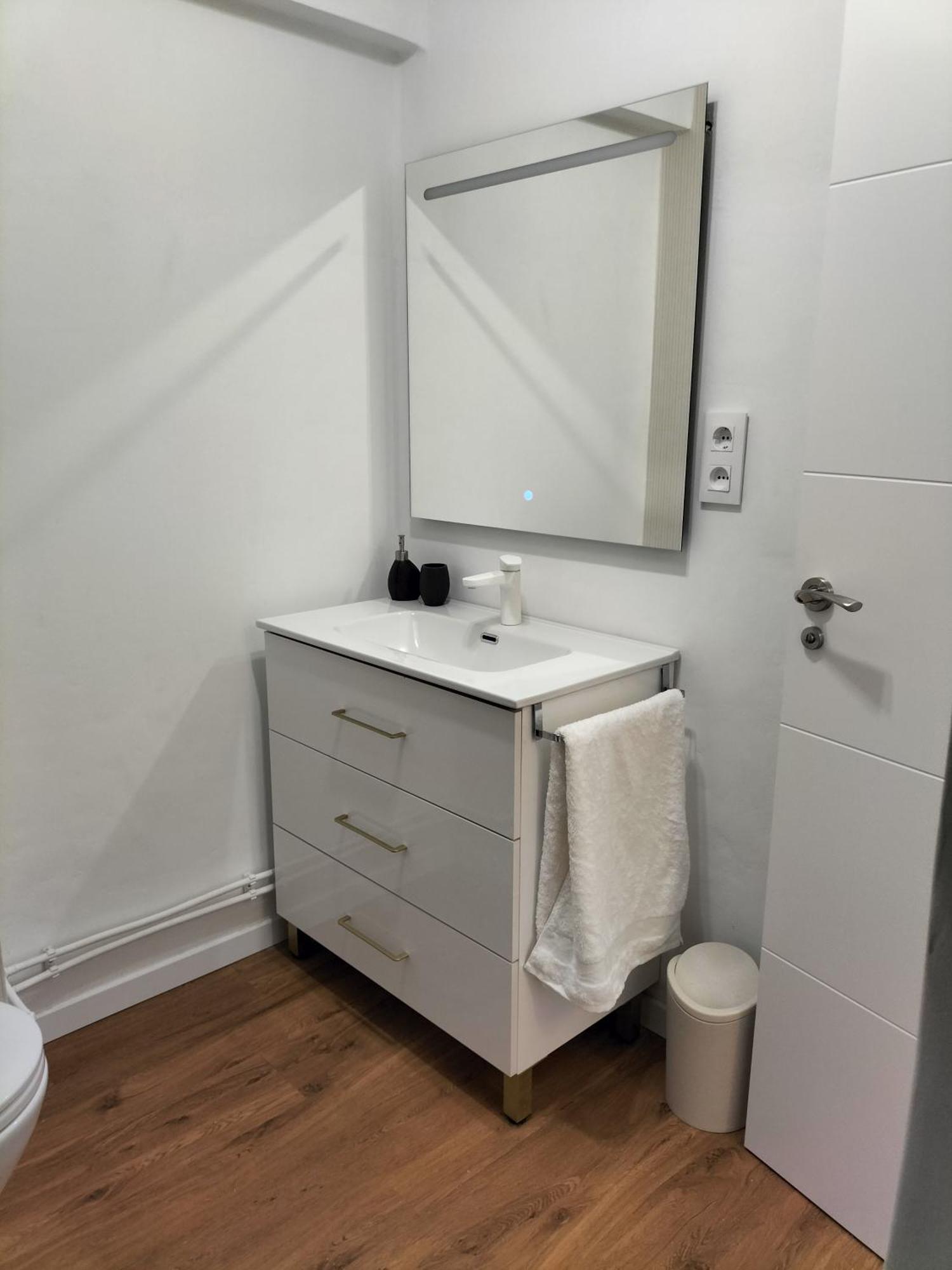 Encantador Piso De 3 En Apartamento