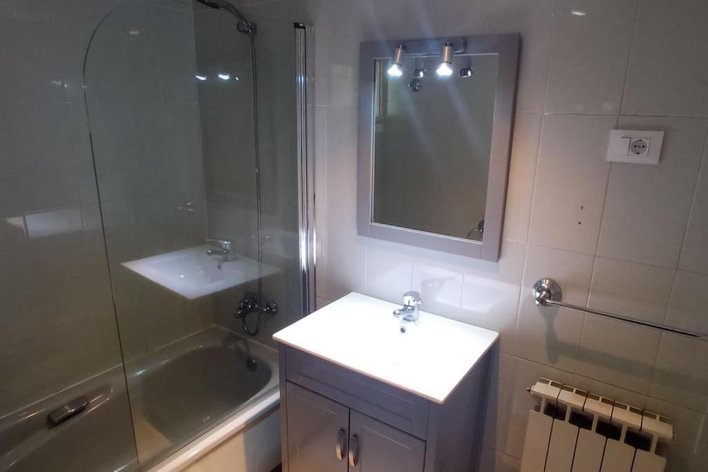 Casa Maximo En Con Patio Y Aparcamiento Vigo