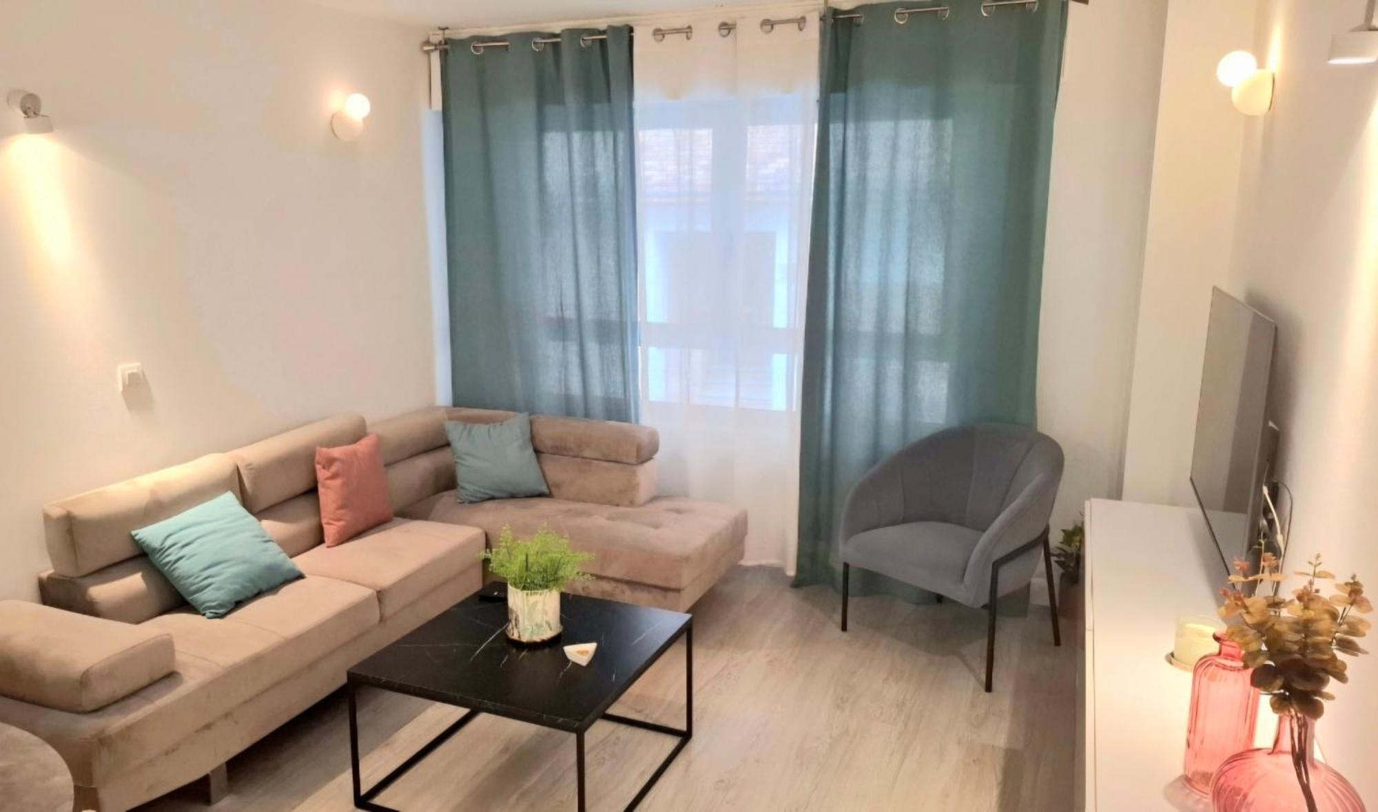 Apartamento Moderno Con Garaje Privado En El Centro De *