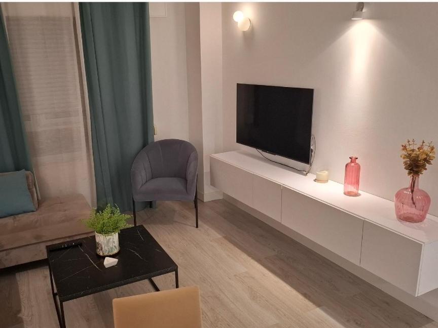 Apartamento Moderno Con Garaje Privado En El Centro De *