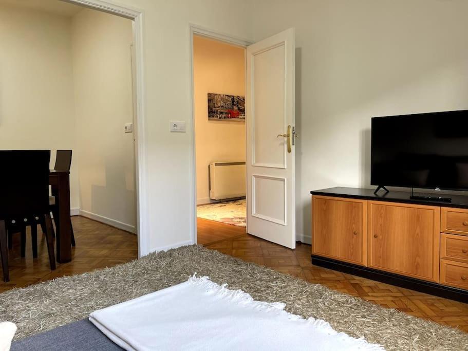 3 En Plaza De Espana 6pax Apartamento