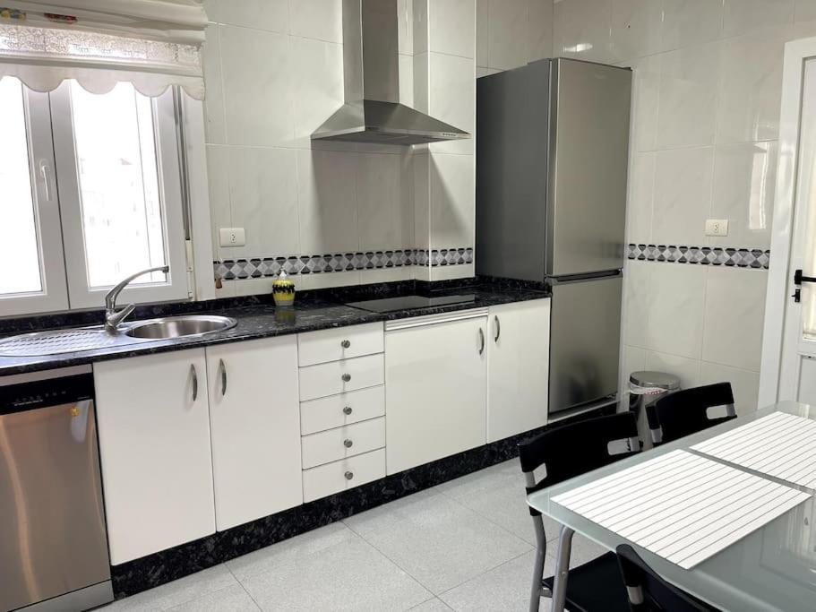 3 En Plaza De Espana 6pax * Vigo