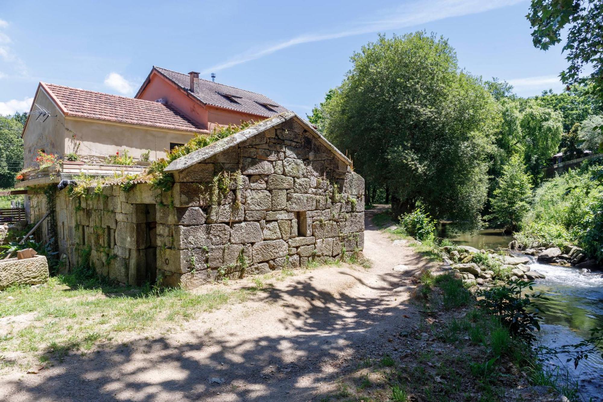 Hermoso Molino Restaurado A Pie Del Rio En Vigo