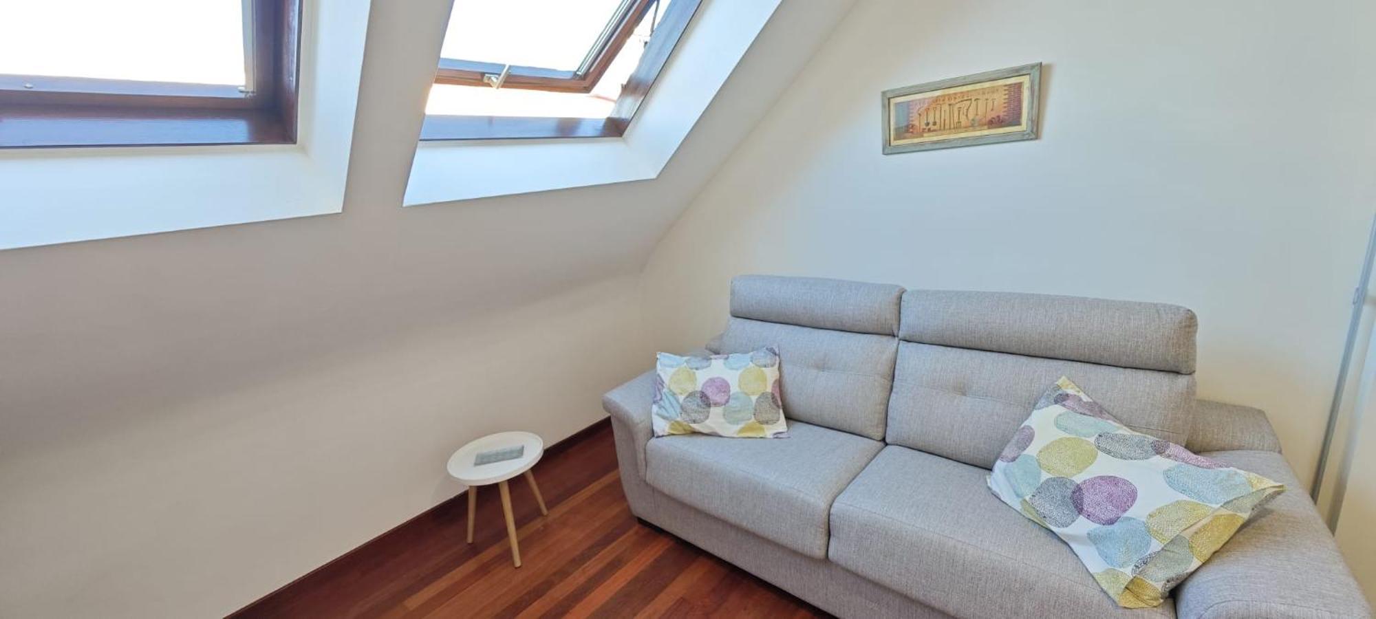 Atico Estudio Centro Vigo, Luminoso Apartamento