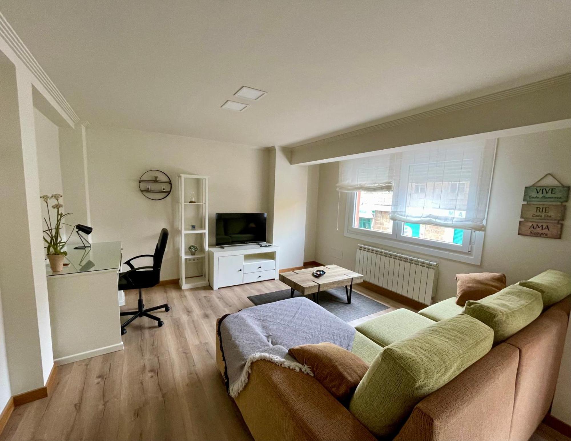 Apartamento Amplio Con Terraza En Bouzas, Cerca De La Playa.
