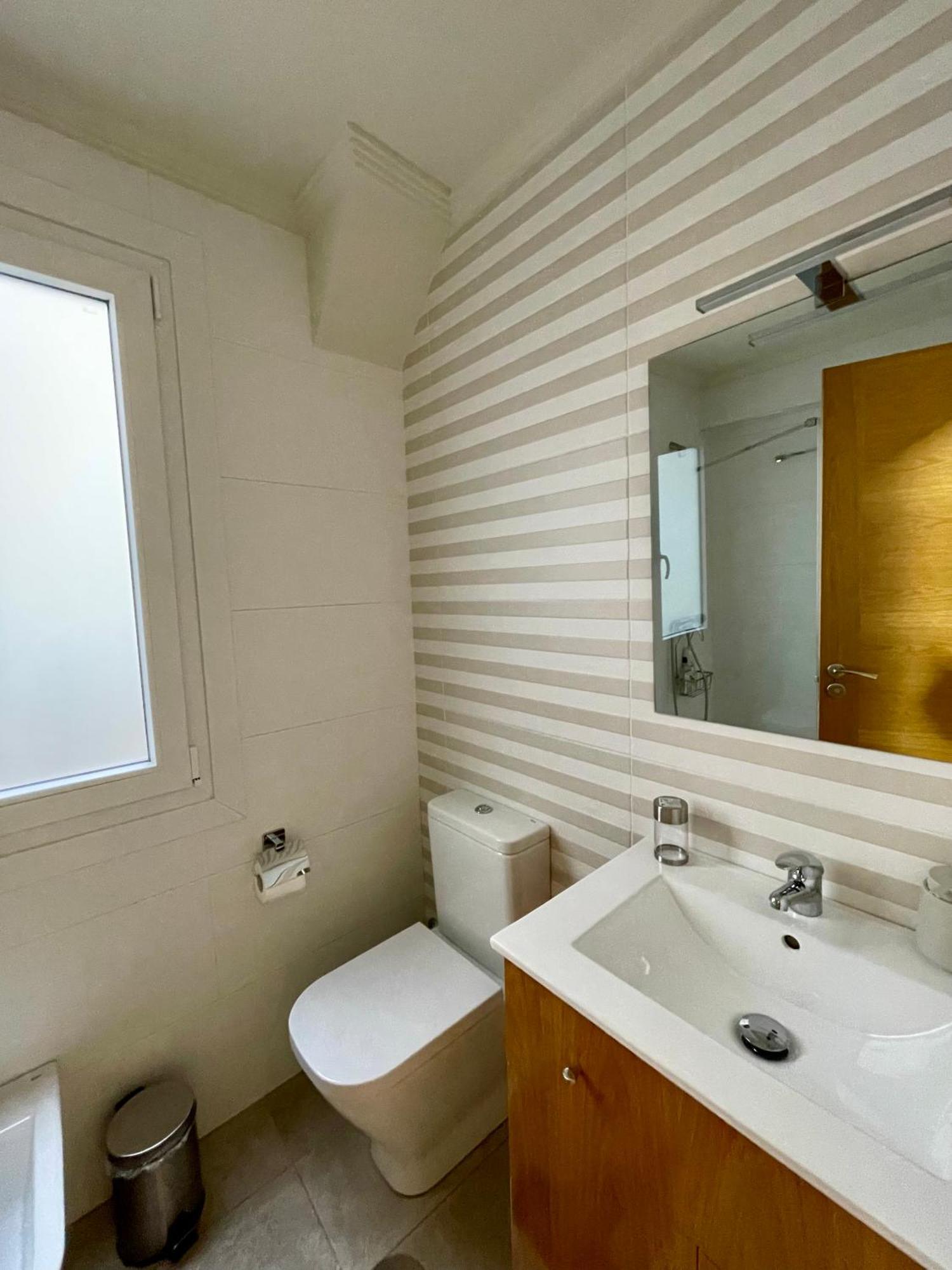 Apartamento Amplio Con Terraza En Bouzas, Cerca De La Playa. *
