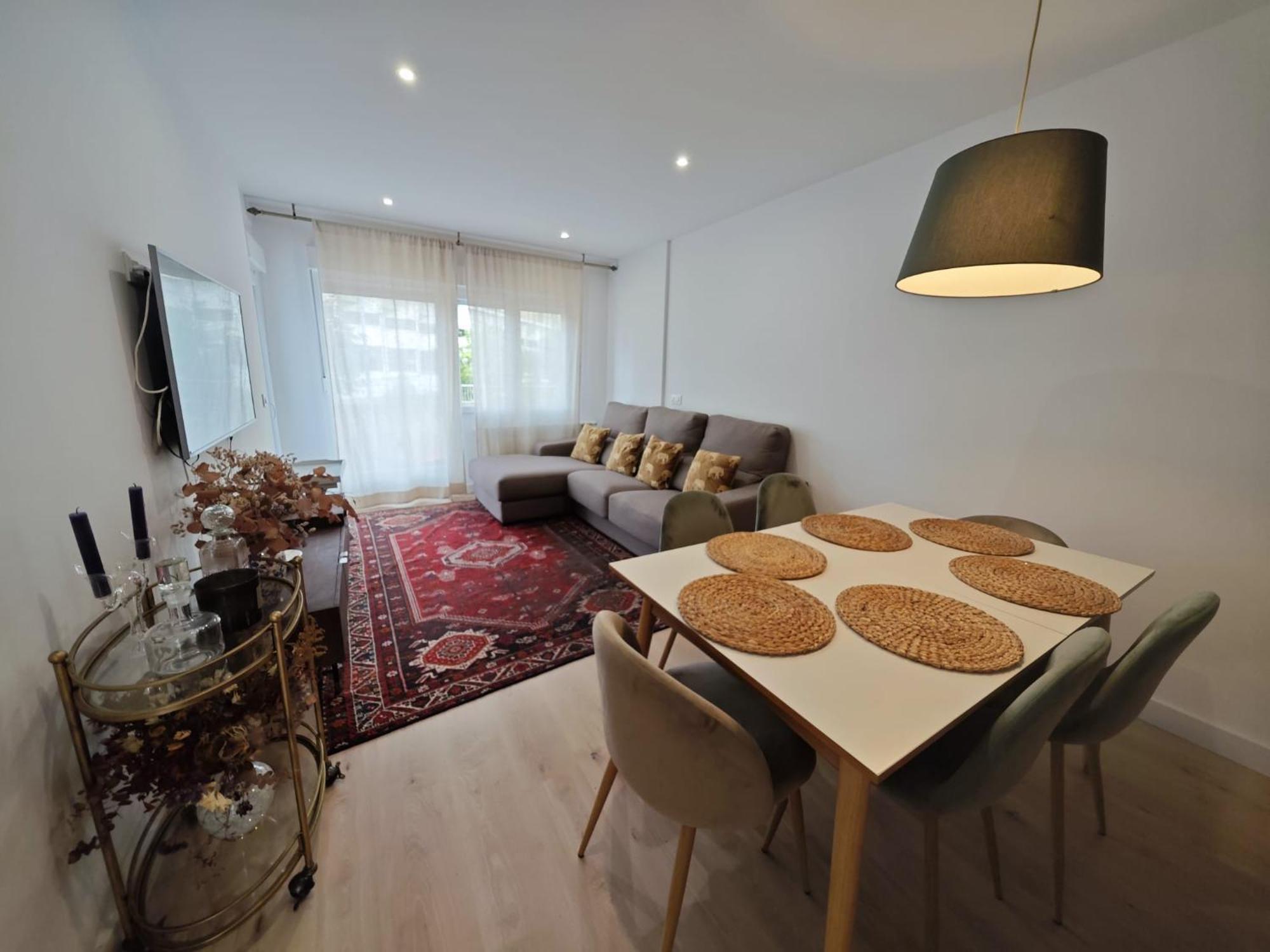 Tomas Paredes, Vigo, 3 Apartment