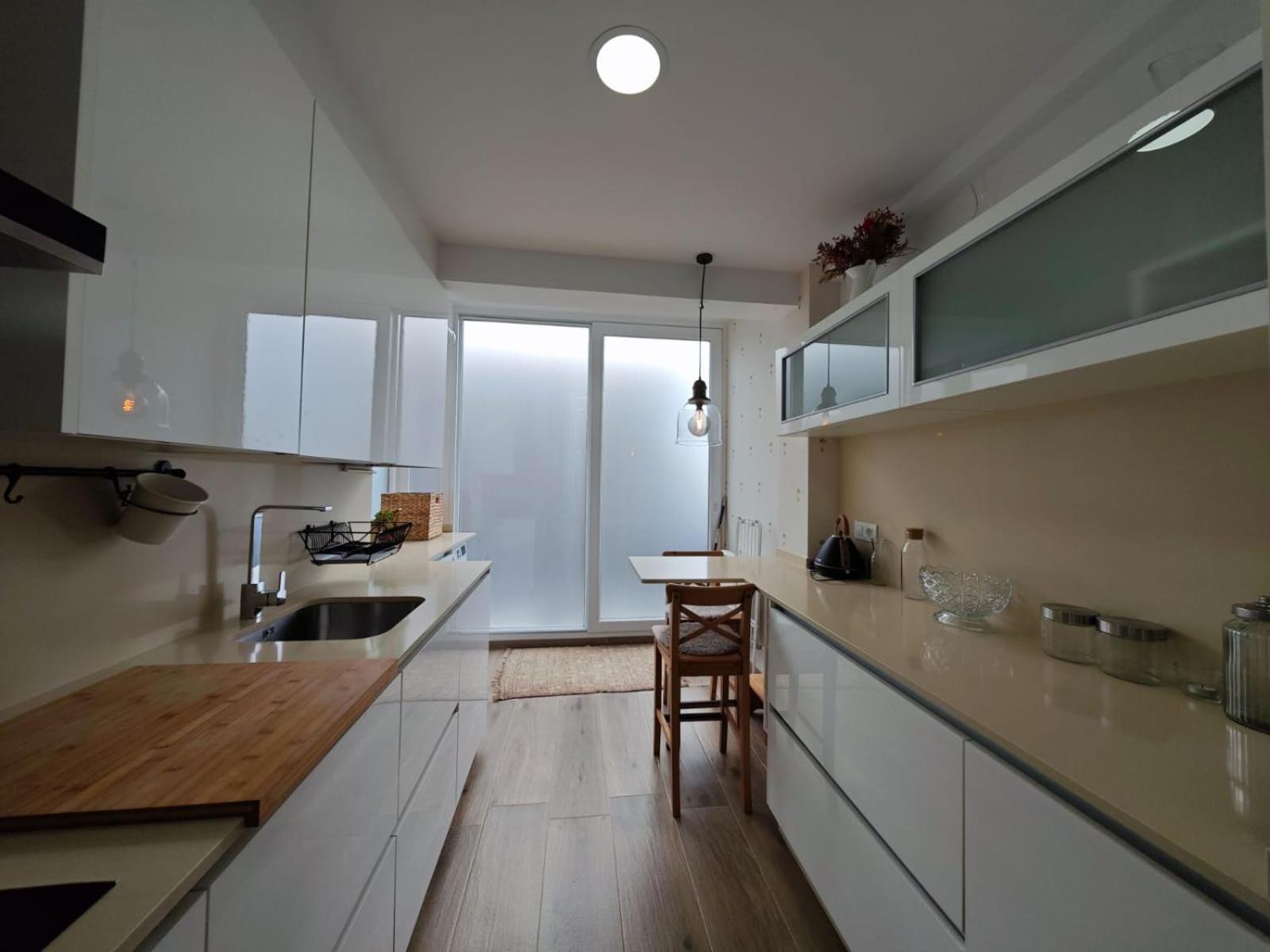 Tomas Paredes, Vigo, 3 Apartment