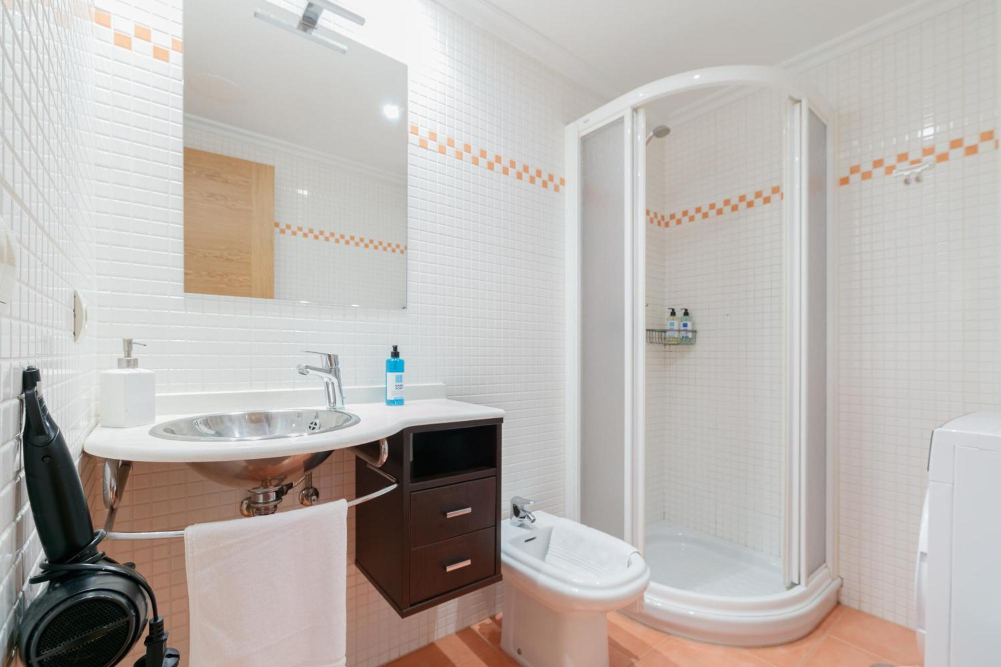 Luminoso Y Acogedor En By Apartamento