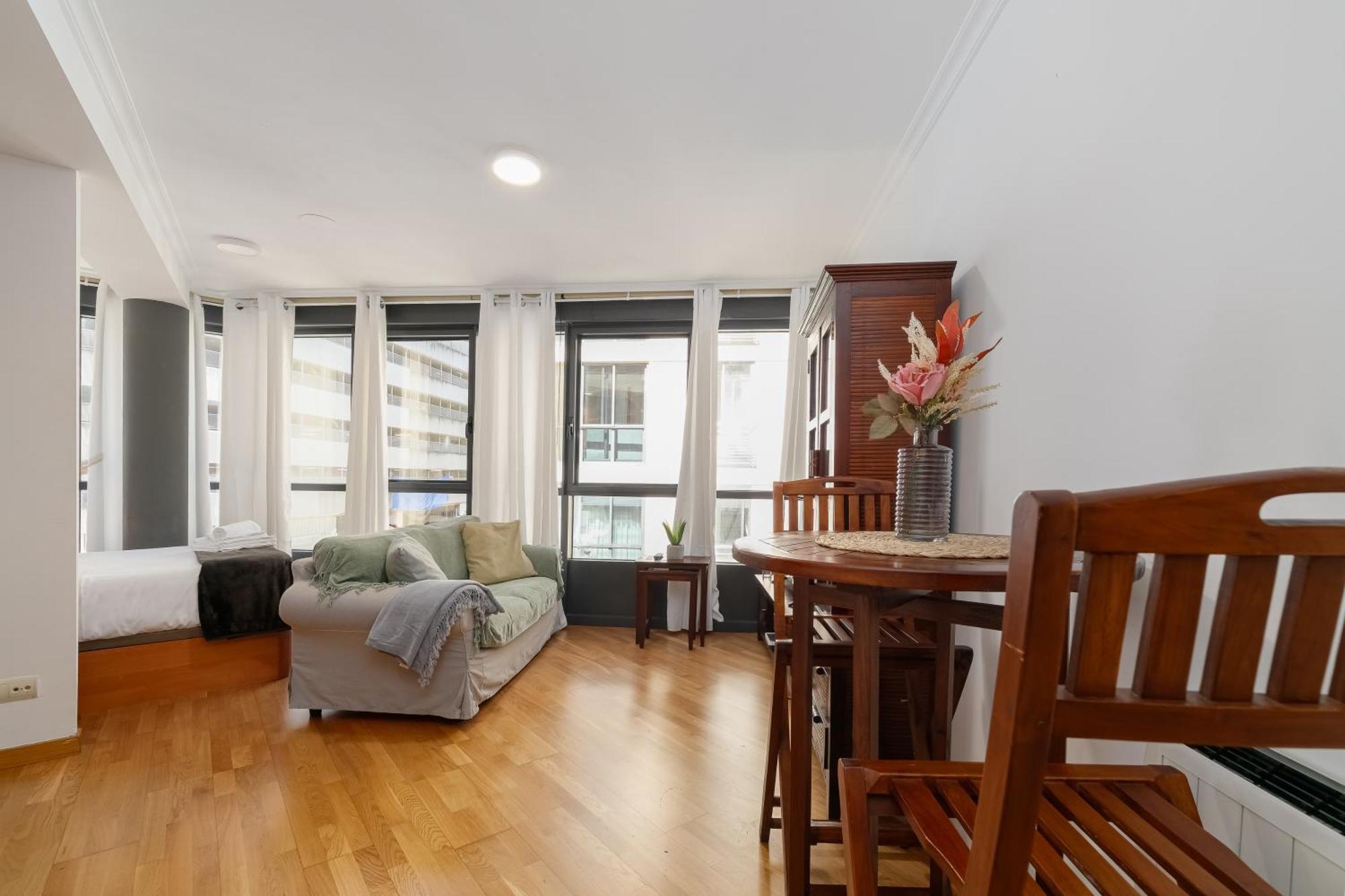 Apartamento Luminoso Y Acogedor En By *
