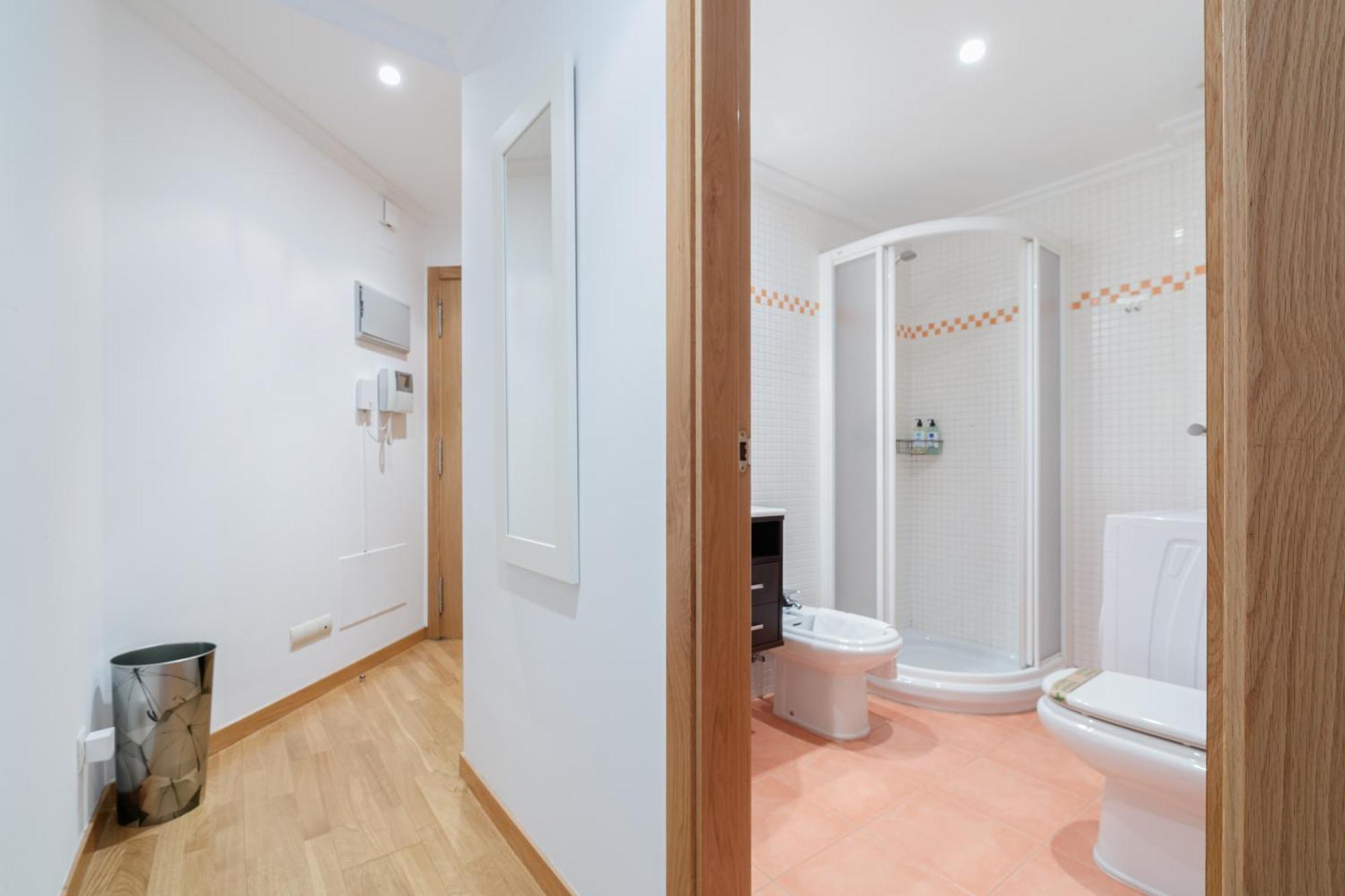 Luminoso Y Acogedor En By Apartamento