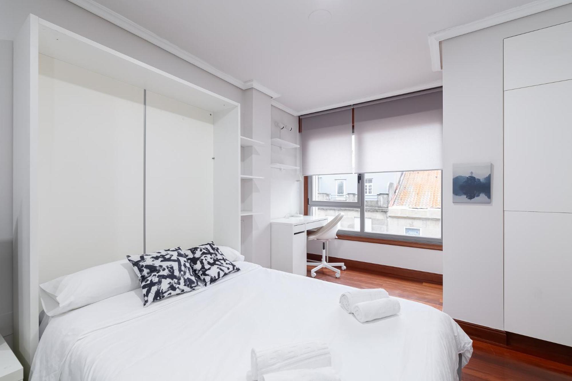 Estudio Moderno Con Parking By *
