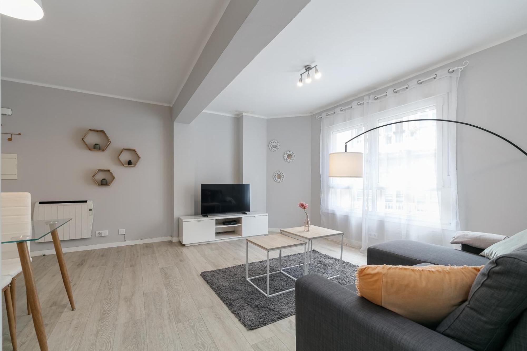 Luminoso Y Moderno En By