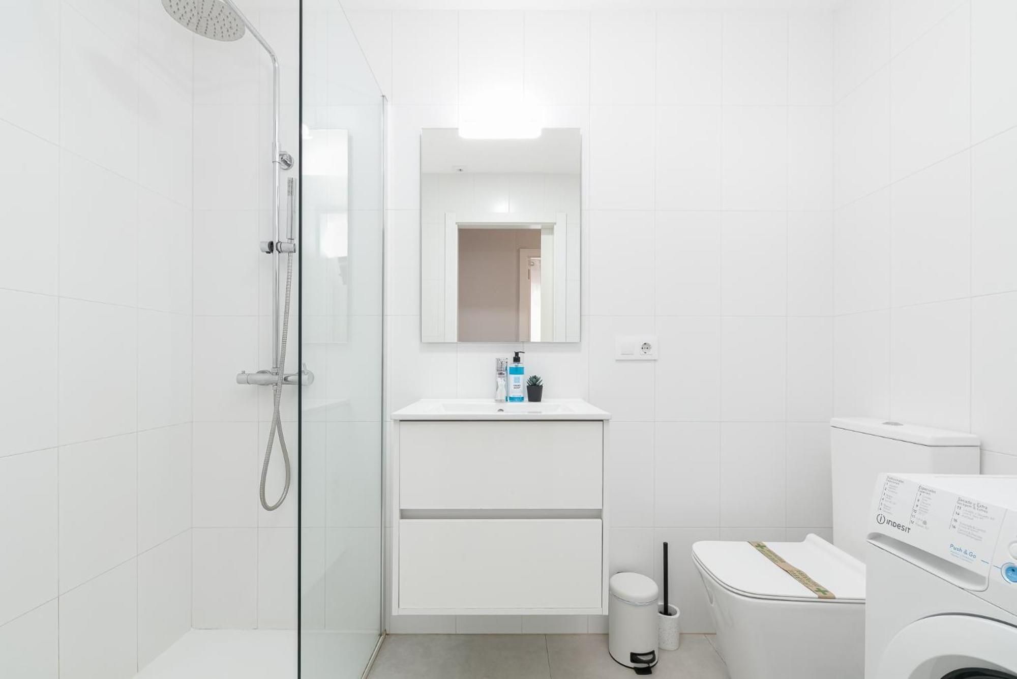 Luminoso Y Moderno En By *