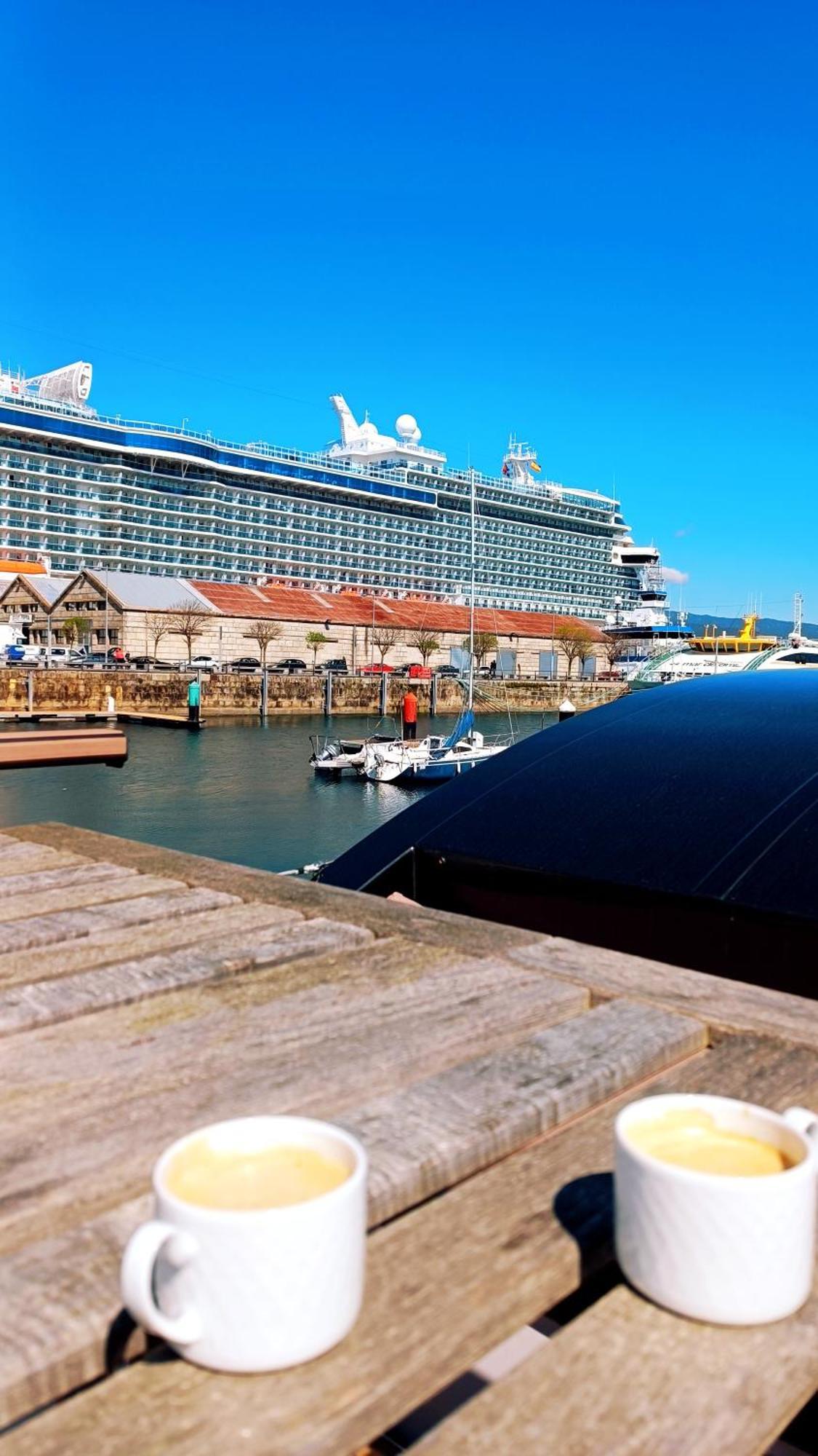 Different Charter Hotel en barco Vigo