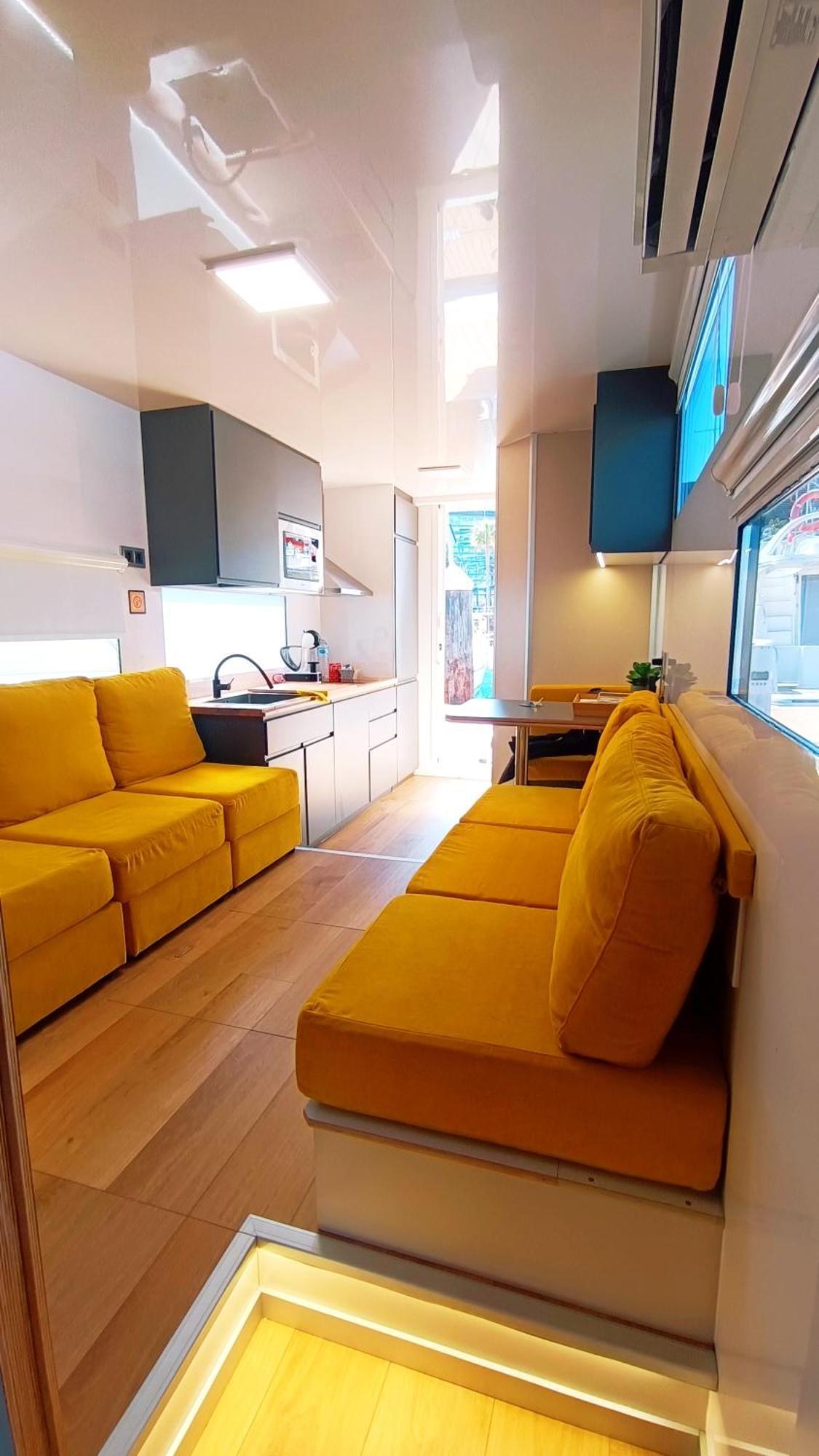 Hotel en barco Different Charter Vigo