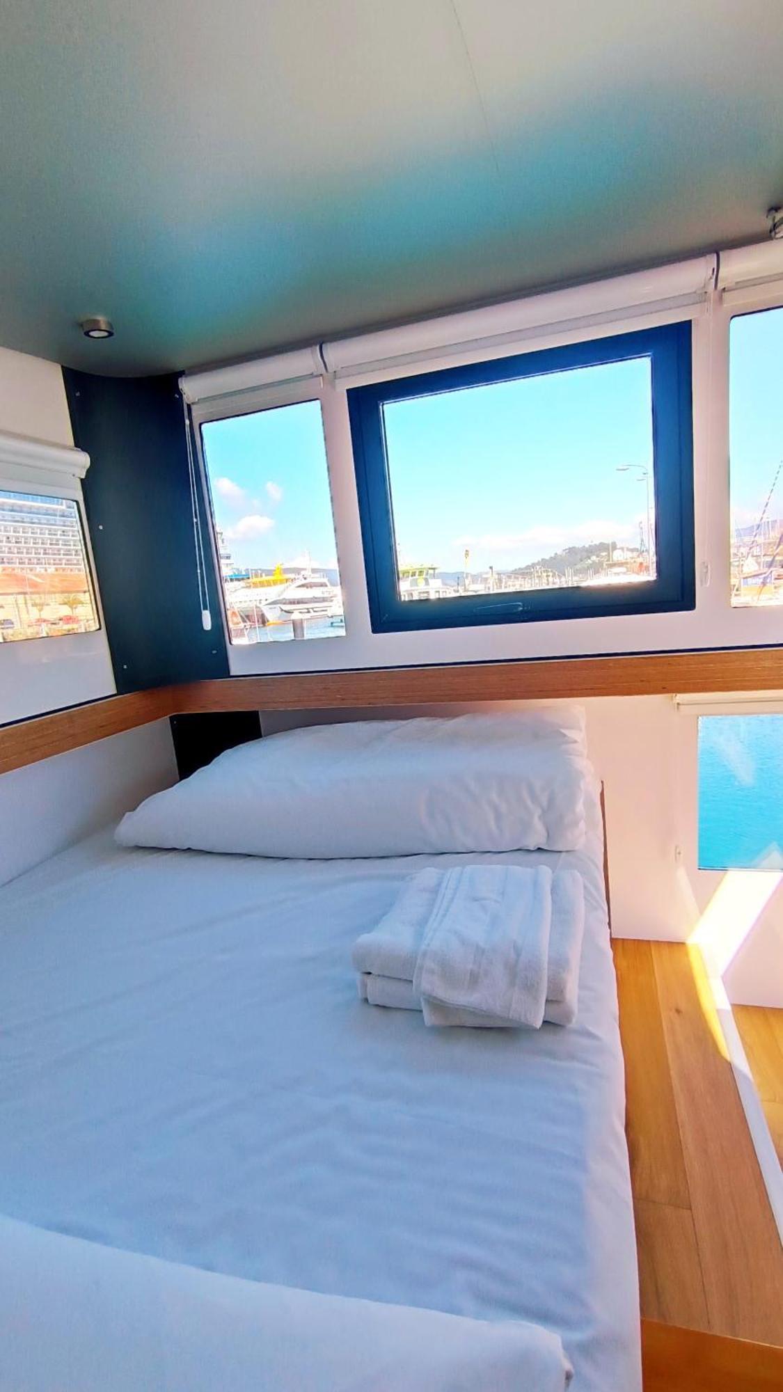 Different Charter * Vigo