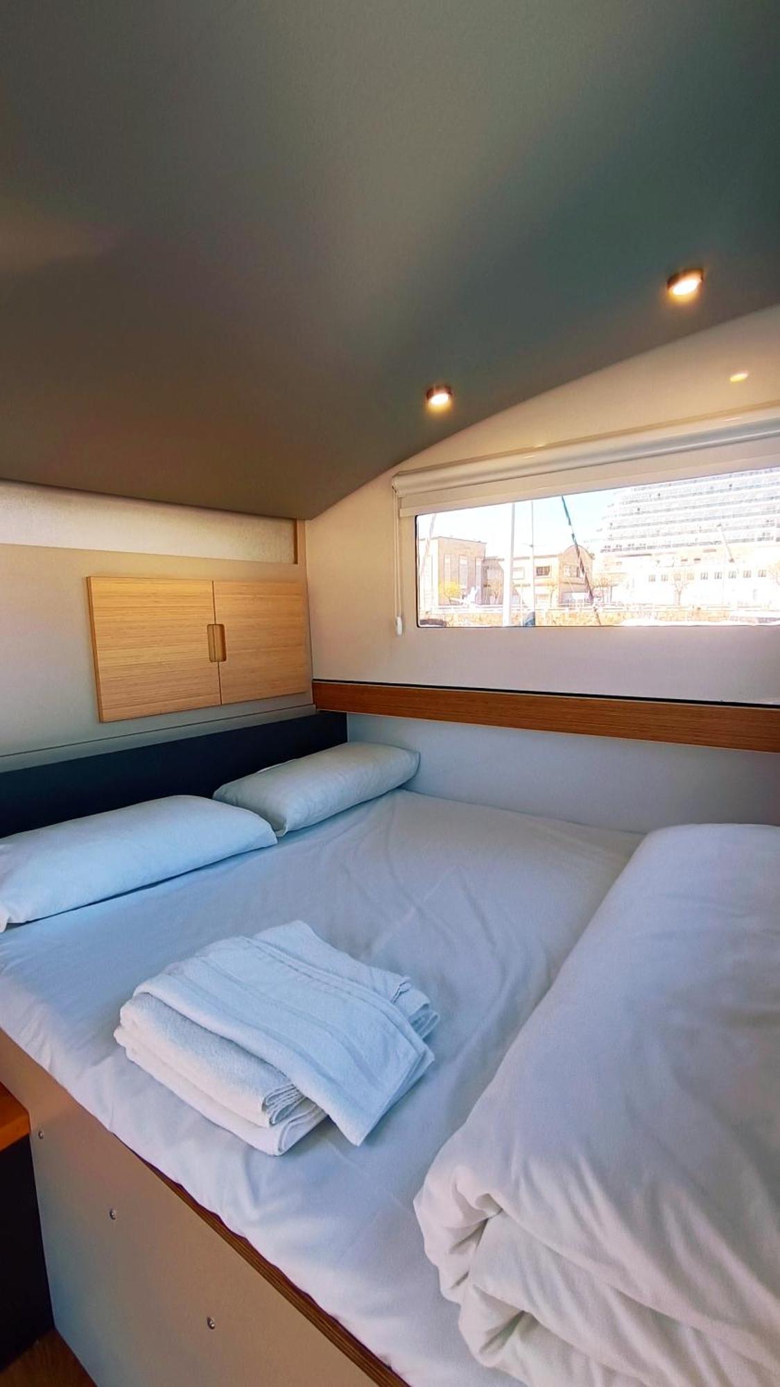Different Charter Hotel en barco
