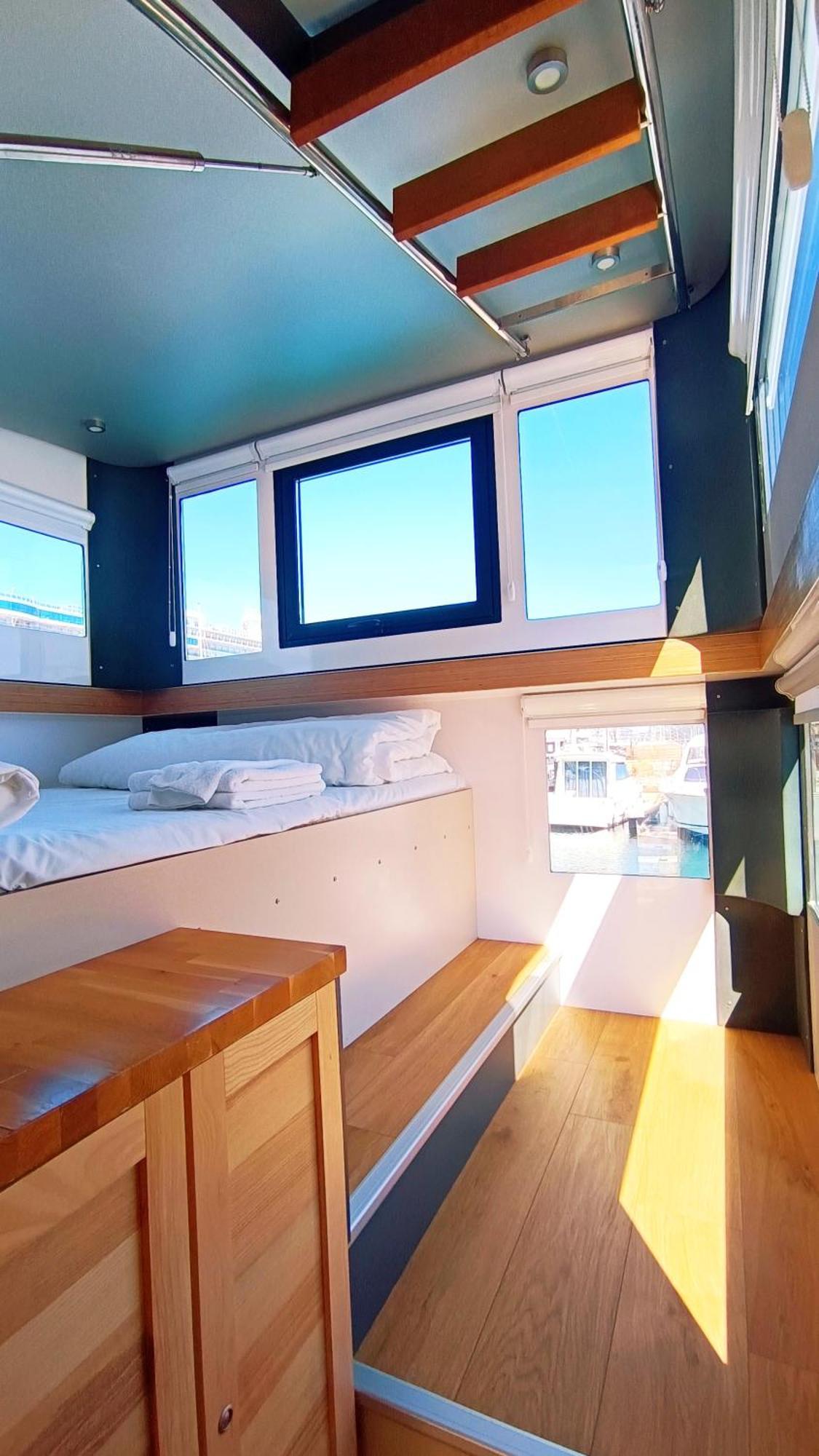 Hotel en barco Different Charter *